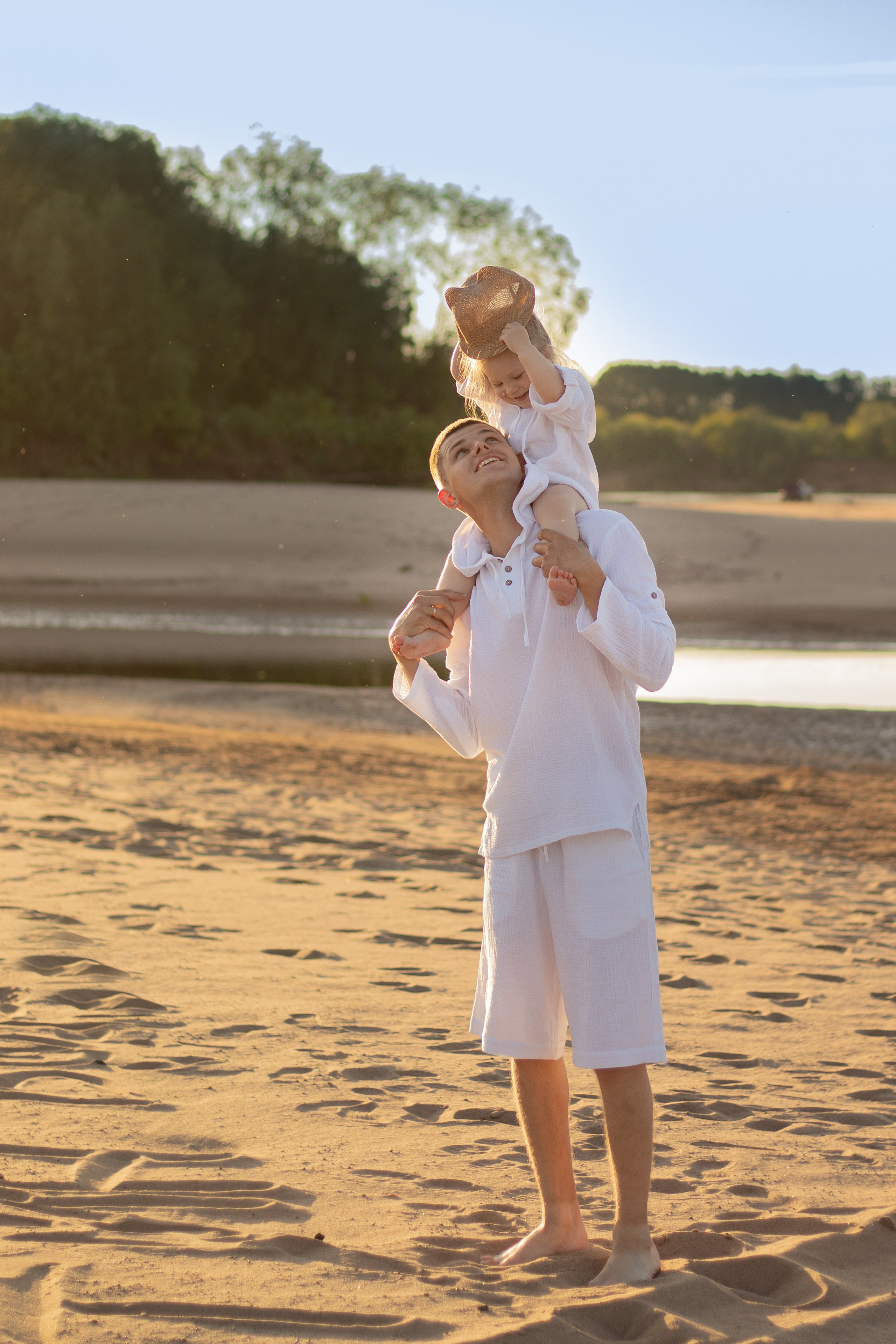 Закат море/река солнце пляж.Киров