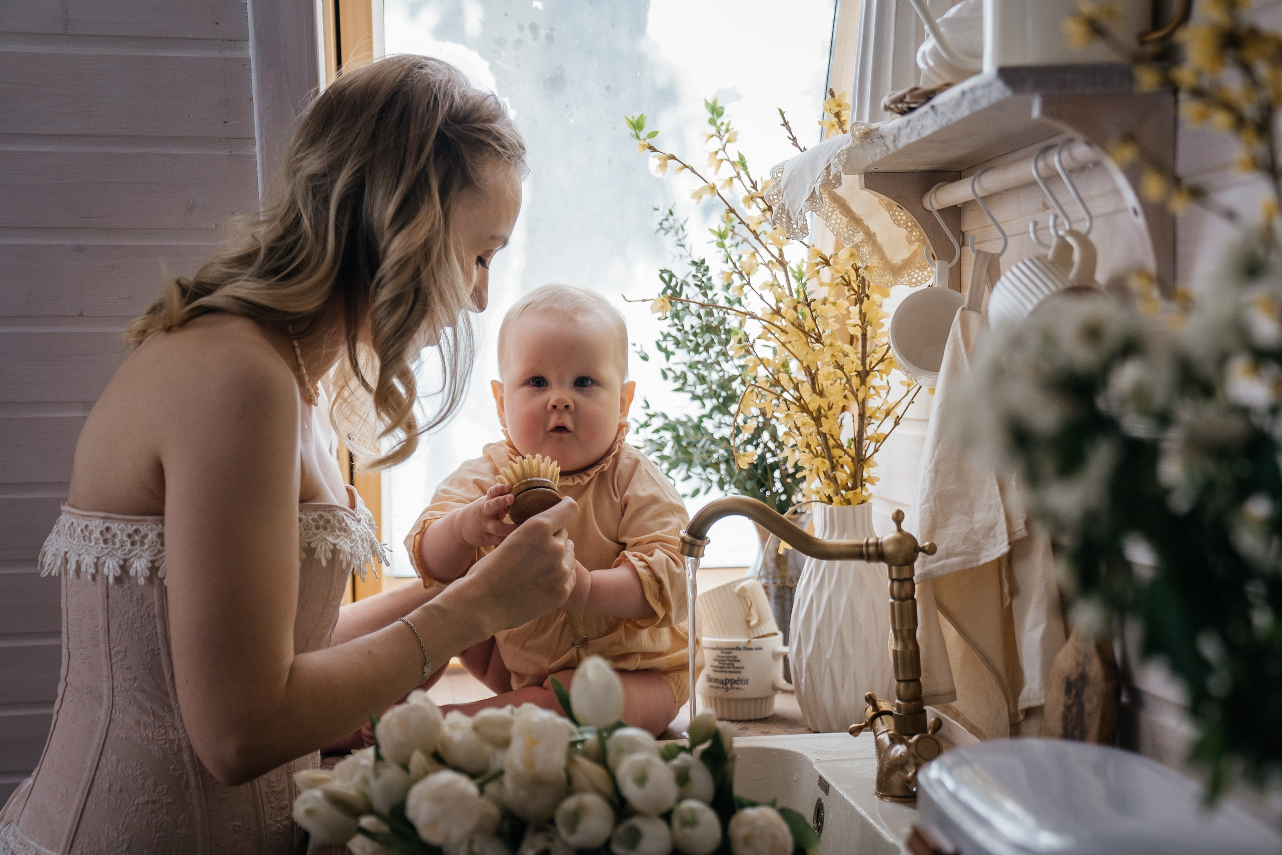 Алиса с мамой Кристиной в нежной семейной фотосессии в Домике Элли г. Пушкино. Семейный и детский фотограф в Сергиев Посаде, Хотьково Якимчук Любовь