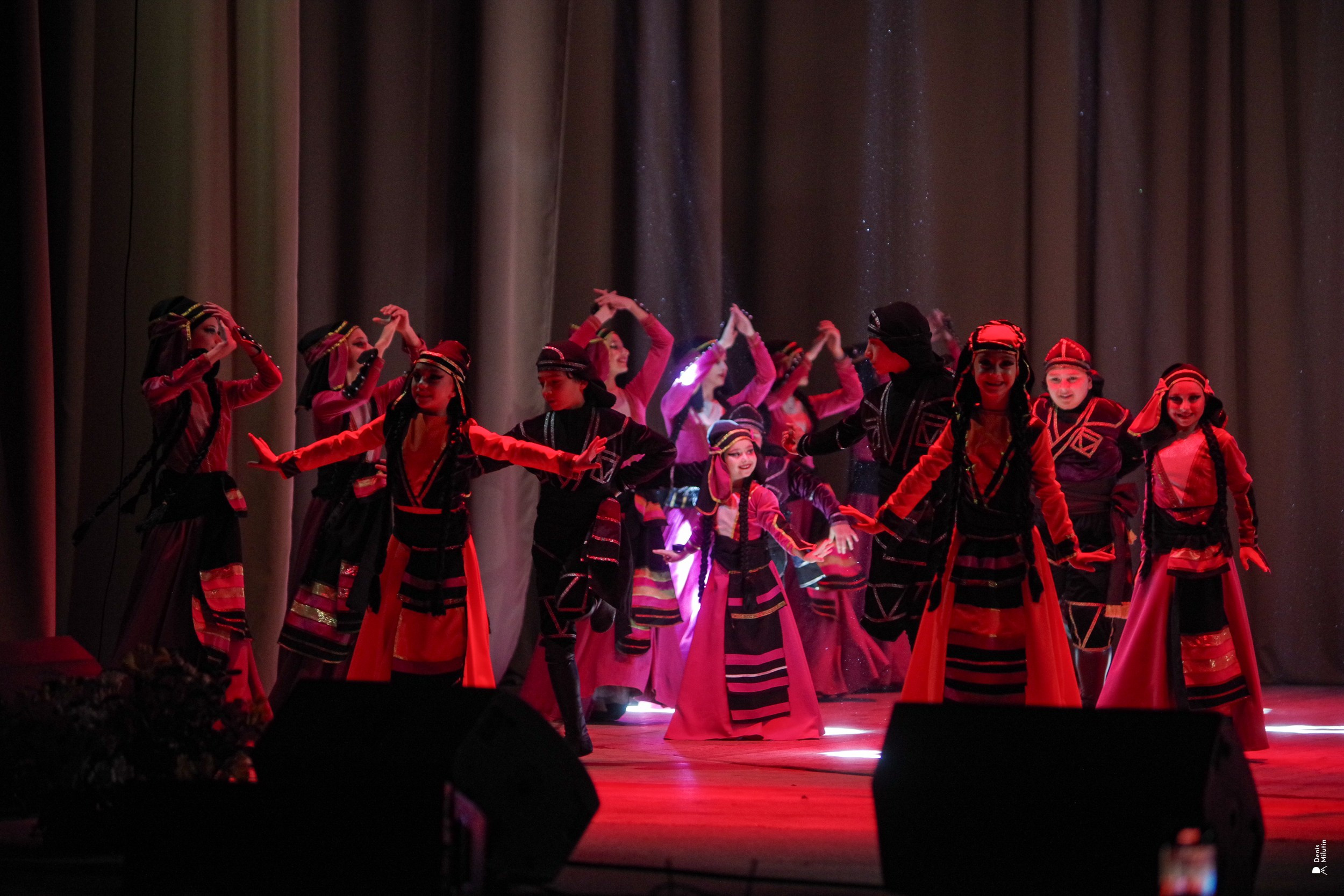 Танцы в Хоби. Портретный фотограф Денис Милютин