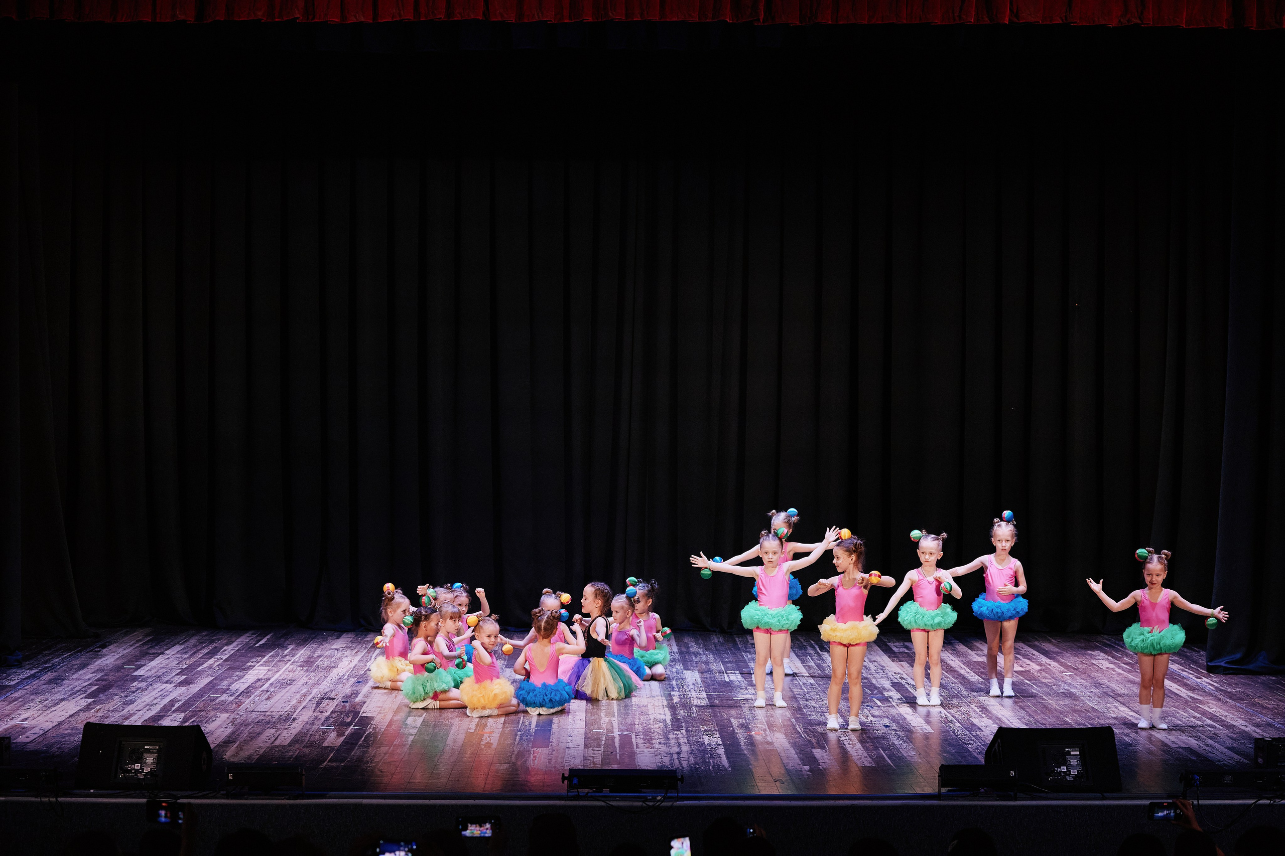 Концерт танцевальной студии Фиеста 08.06. Свадебный репортажный фотограф краснодар максим дремов дрёмов фотосессия студия цена