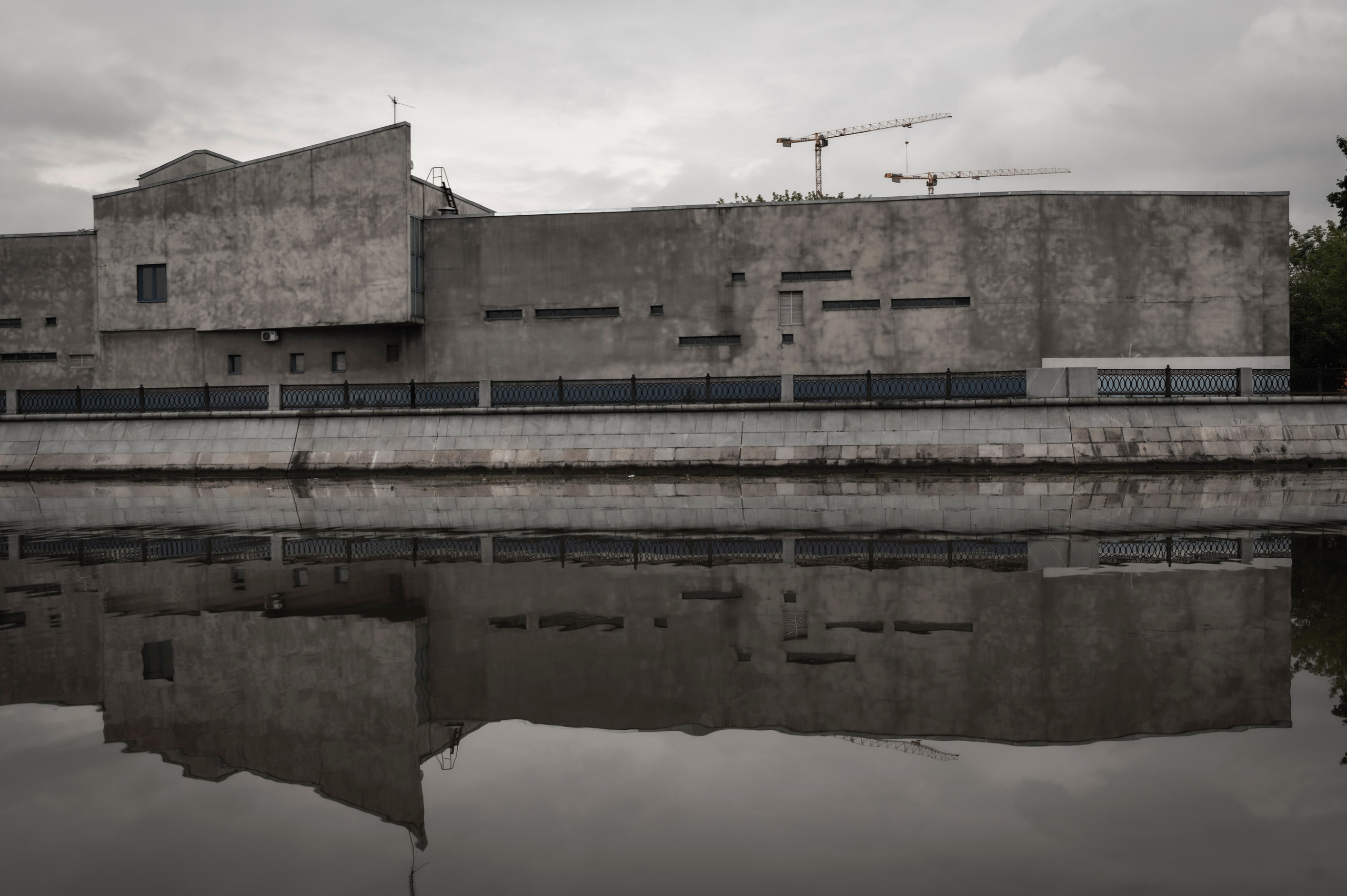 Москва-река. Лето. Яхта. Фотограф Роман Адлер