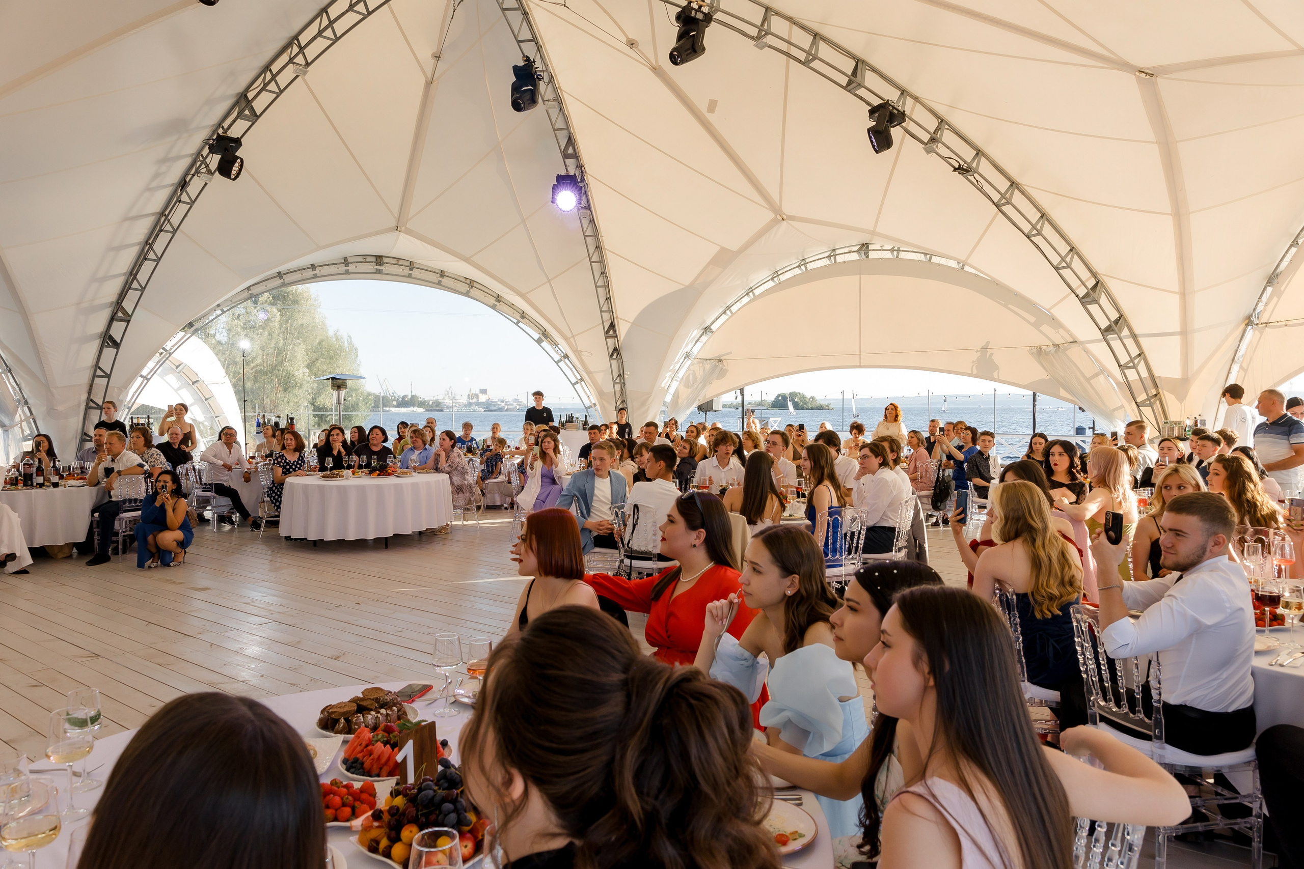 ВЫПУСКНОЙ White Place — Гимназия 52. Свадебный и семейный фотограф Динар Гильмутдинов