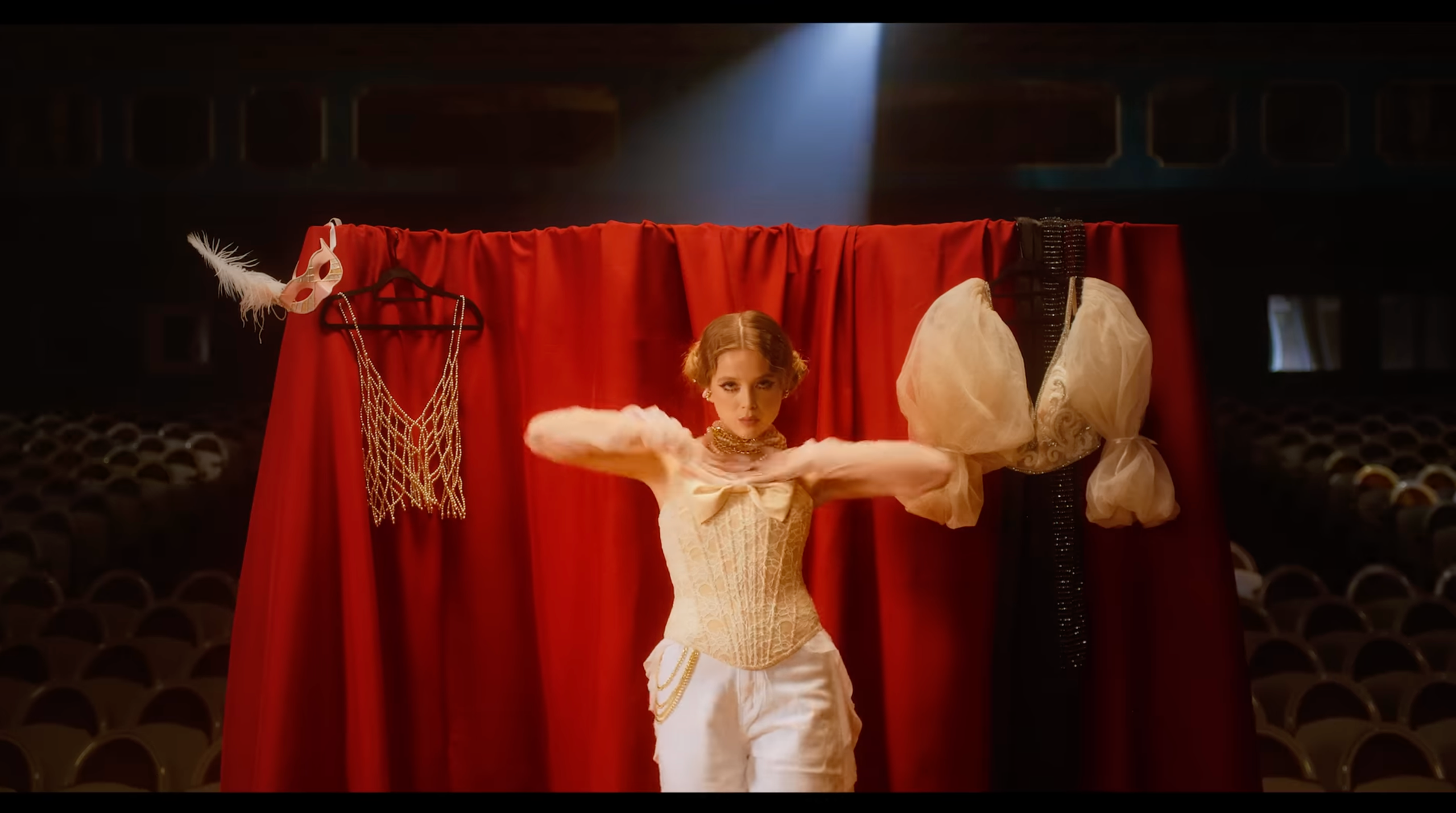 Elevate. Муз. клип «Маскарад». Сет дизайнер предметный фотограф в Москве Анна Андреева