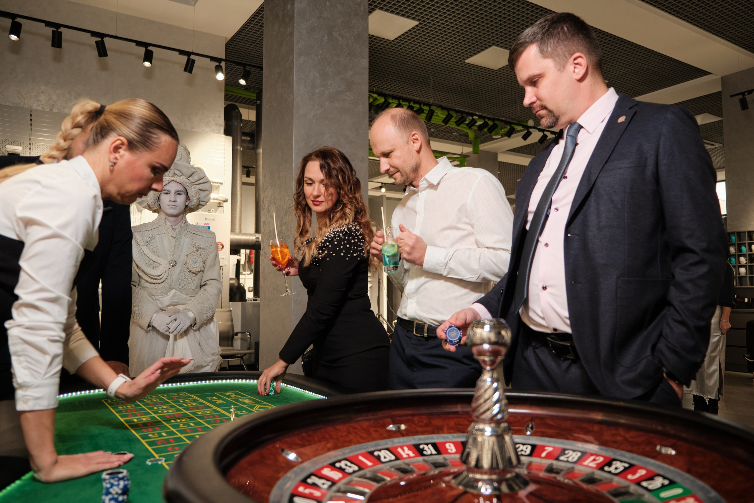 Открытие салона 100 градусов. Антон Ив