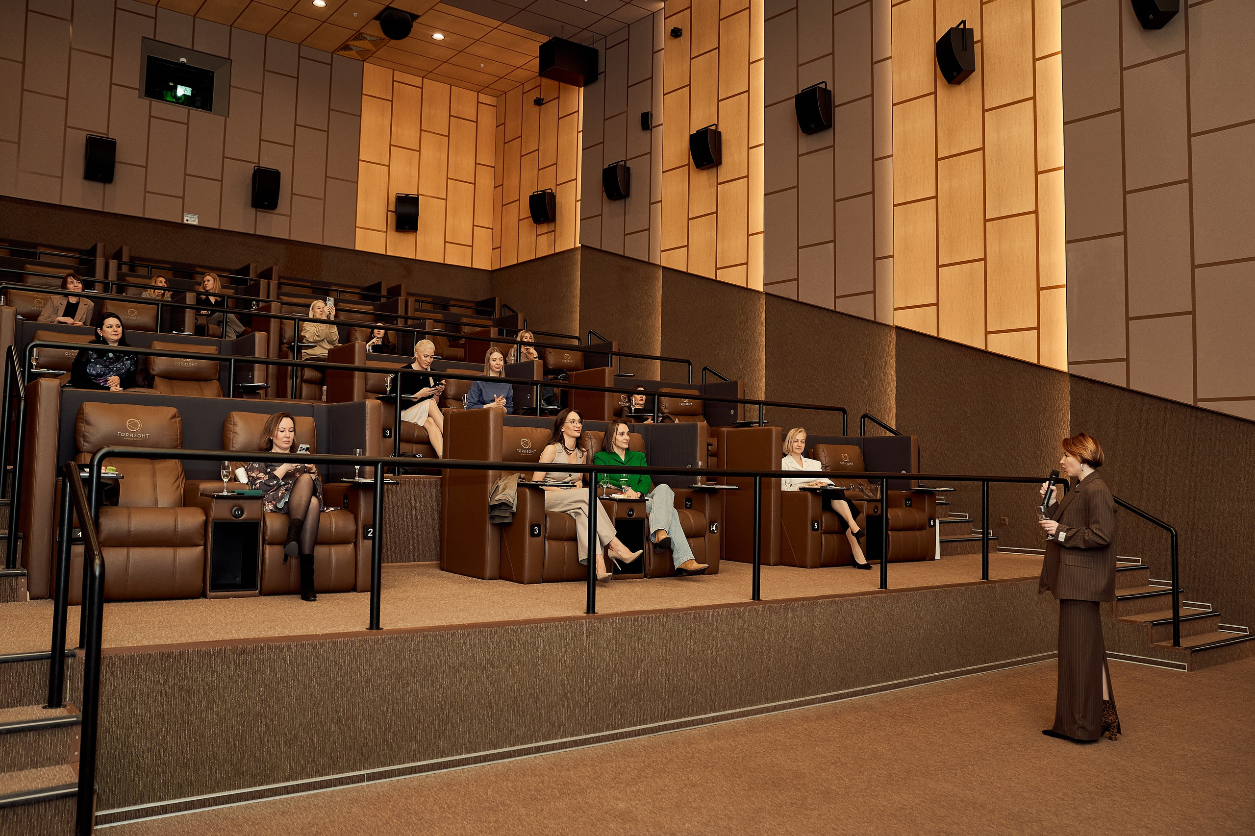 • Горизонт LED. Репортаж. Фотограф, индивидуальные женские, мужские фотосессии в Ростове-на-Дону