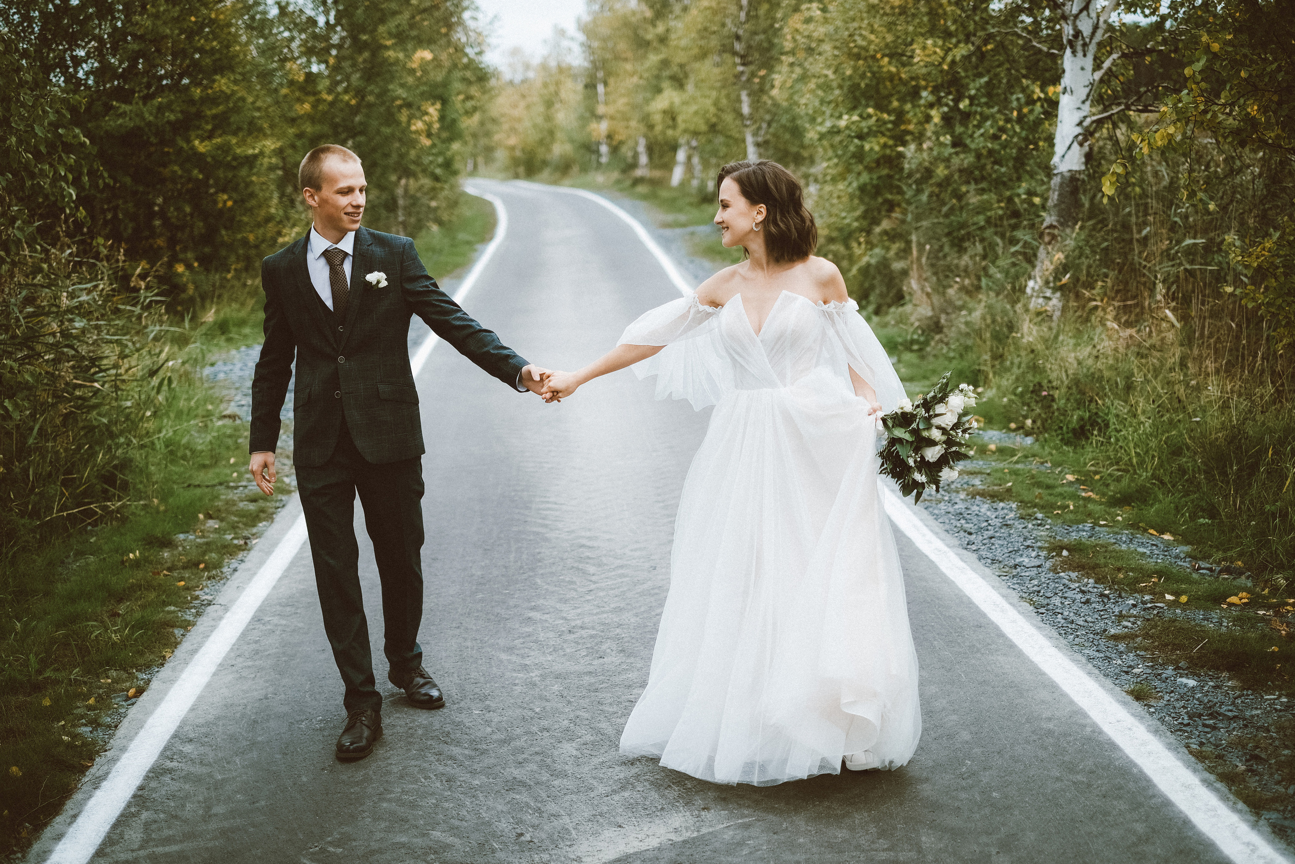 Свадебная фотосессия в Архангельске и Северодвинске. Идеи для фотосессии влюбленных летом. Молодожены Архангельска. Молодая пара жених и невеста. Свадебные фотосессии. Идеи. Wedding photosession. Ягры Северодвинск