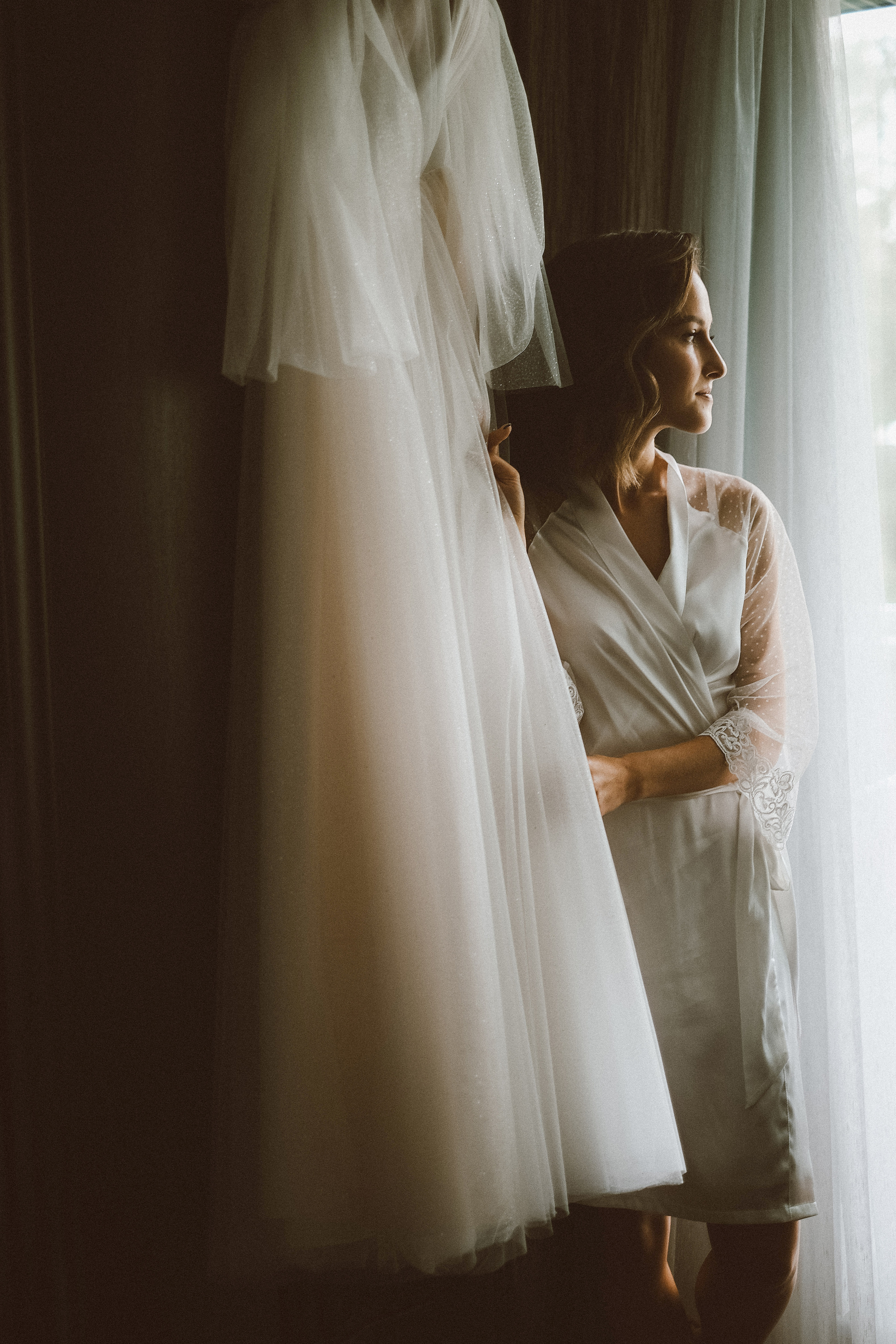 Свадебная фотосессия в Архангельске и Северодвинске. Сборы невесты. Молодожены Архангельска. Невеста Диана и белое платье. Wedding photosession. 