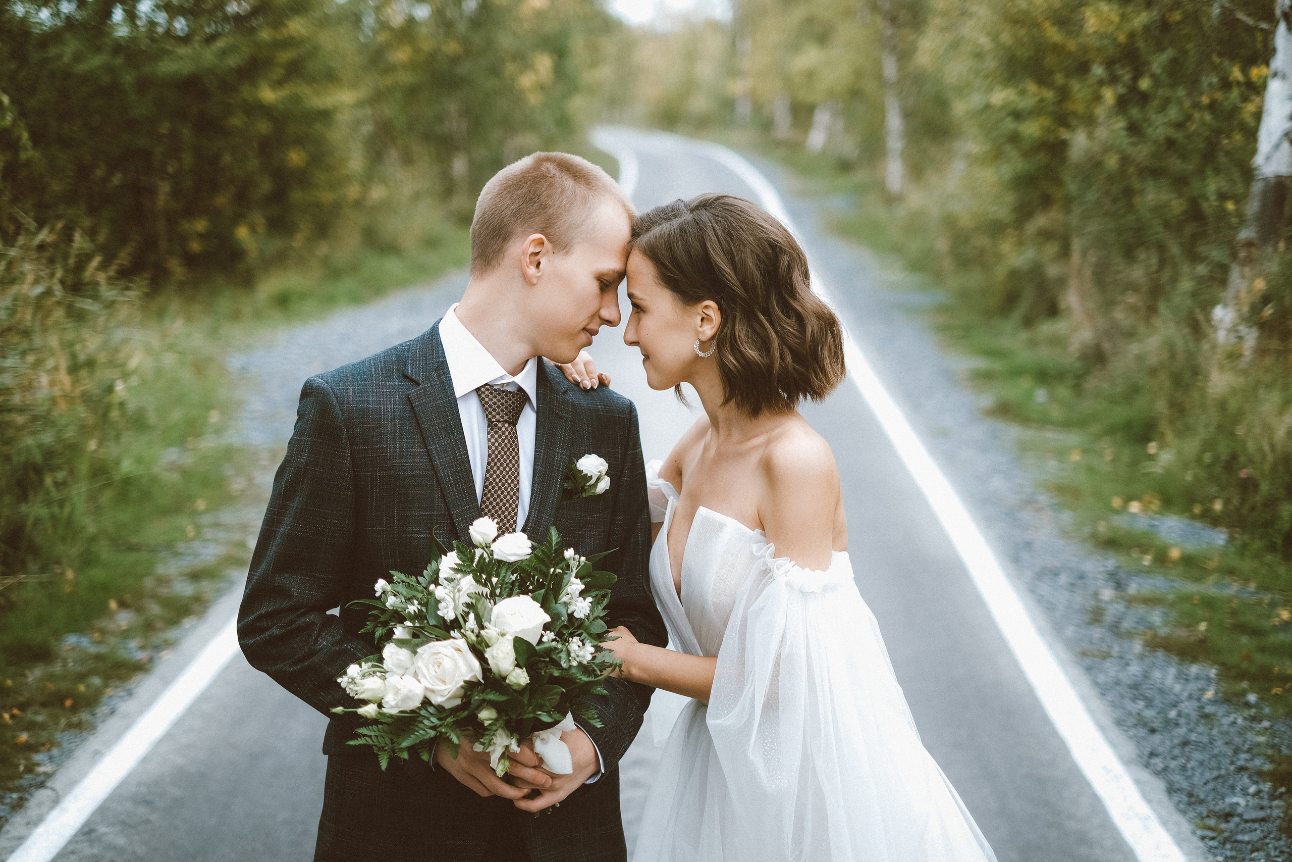 Свадебная фотосессия в Архангельске и Северодвинске. Идеи для фотосессии влюбленных летом. Молодожены Архангельска. Молодая пара жених и невеста. Свадебные фотосессии. Идеи. Wedding photosession. 