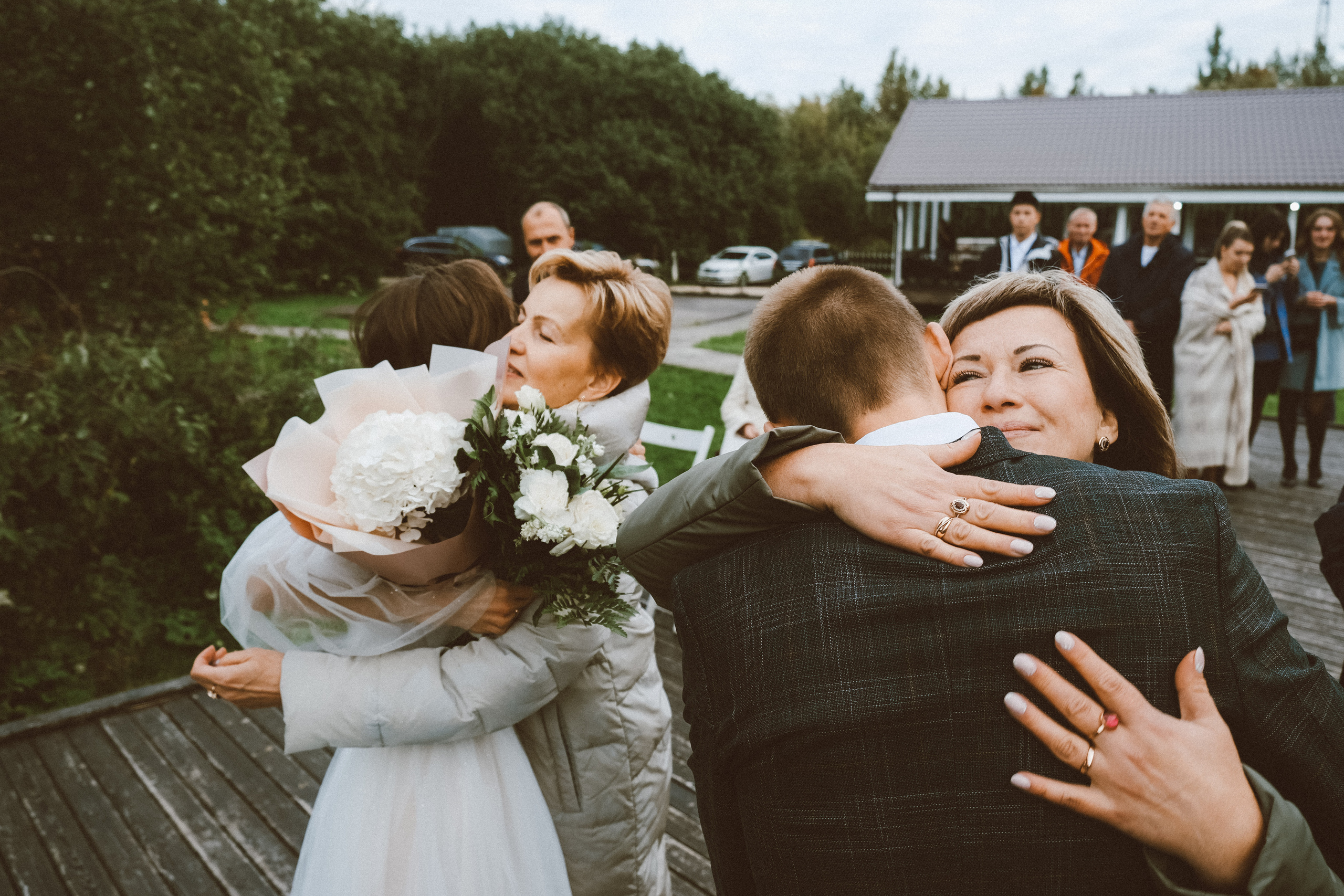 Свадебная фотосессия в Архангельске и Северодвинске. Идеи для фотосессии влюбленных летом. Молодожены Архангельска. Молодая пара жених и невеста. Свадебные фотосессии. Идеи. Wedding photosession. Выездная регистрация оформление.  Фотограф Денис Ожигин