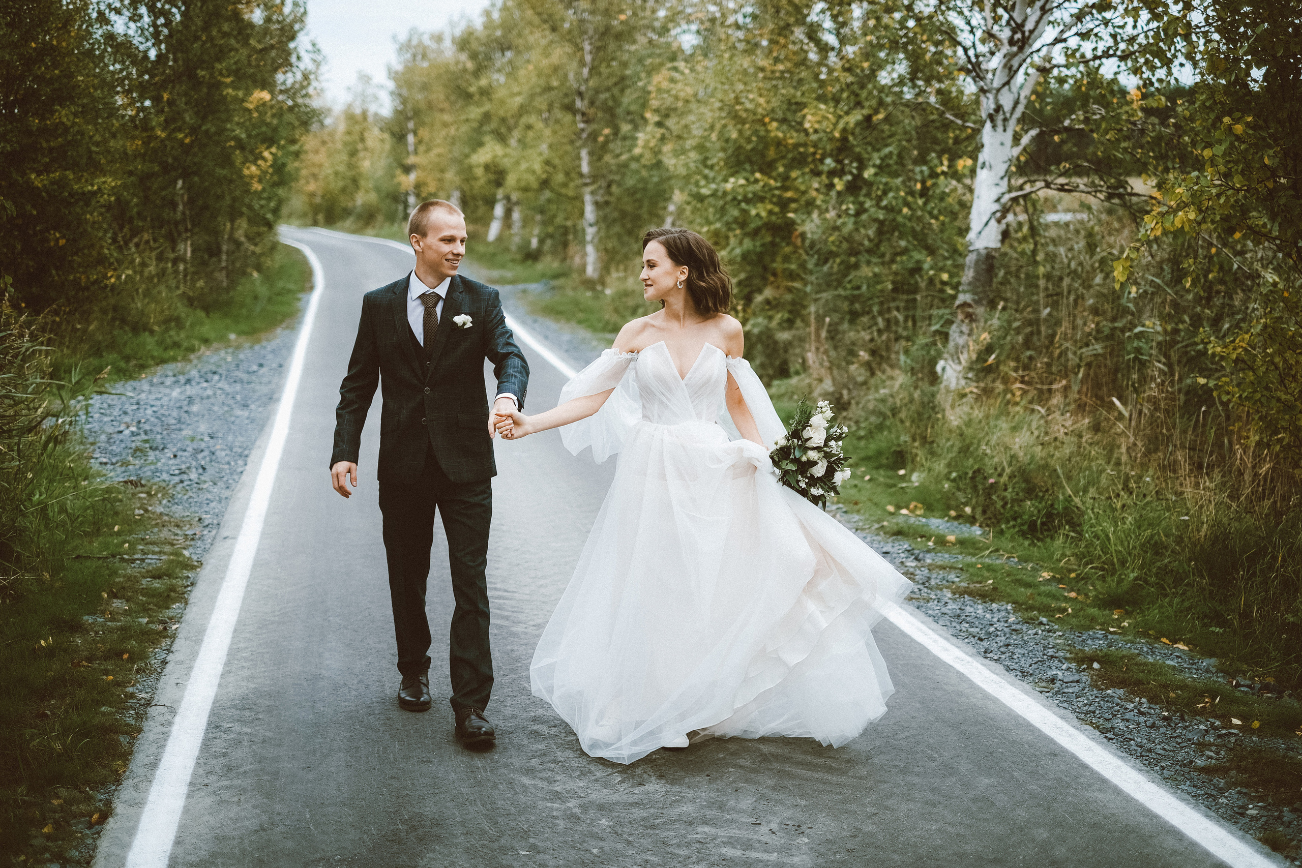 Свадебная фотосессия в Архангельске и Северодвинске. Идеи для фотосессии влюбленных летом. Молодожены Архангельска. Молодая пара жених и невеста. Свадебные фотосессии. Идеи. Wedding photosession. Ягры Северодвинск