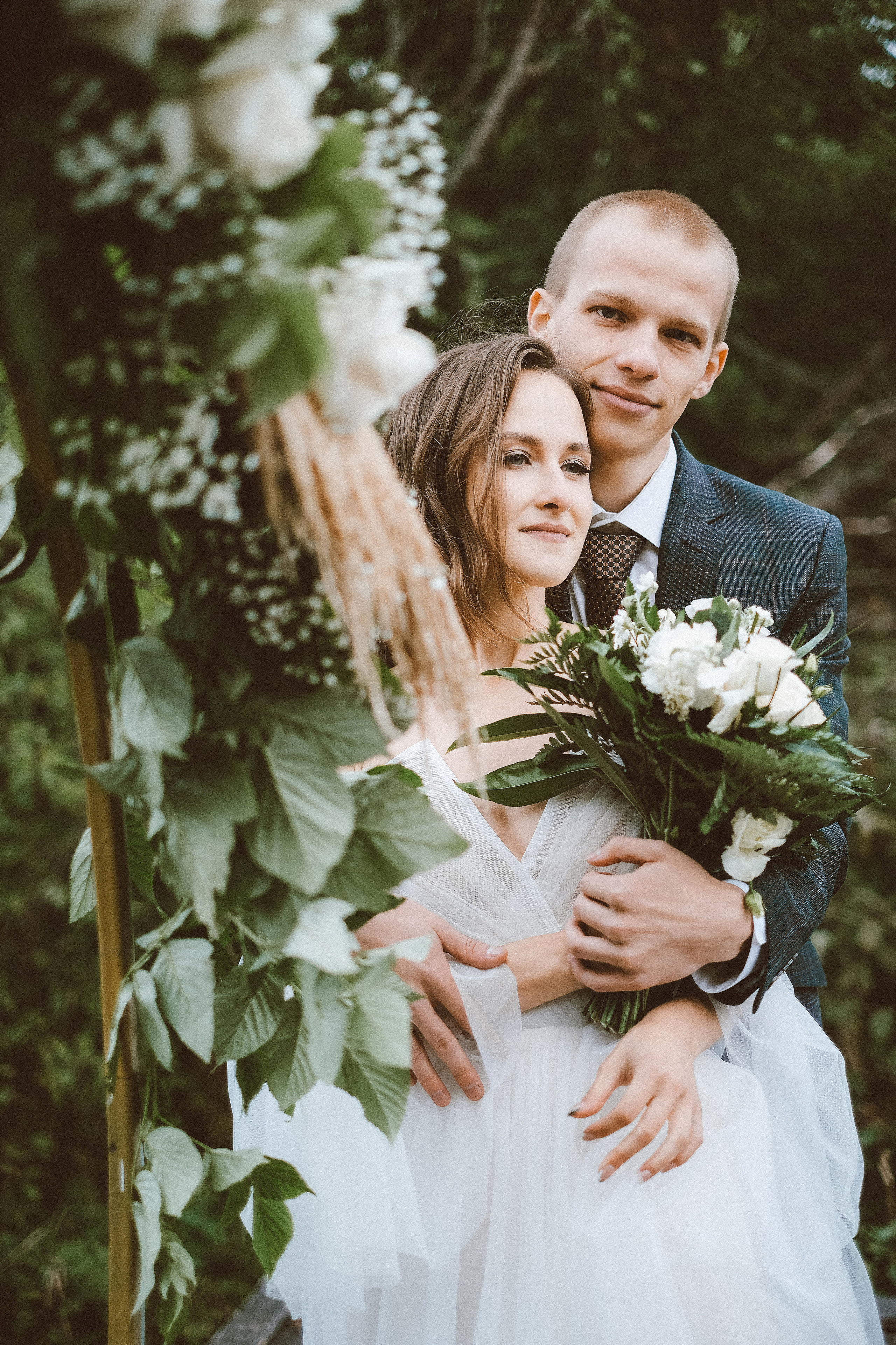 Свадебная фотосессия в Архангельске и Северодвинске. Идеи для фотосессии влюбленных летом. Молодожены Архангельска. Молодая пара жених и невеста. Свадебные фотосессии. Идеи. Wedding photosession. Выездная регистрация оформление.  Фотограф Денис Ожигин