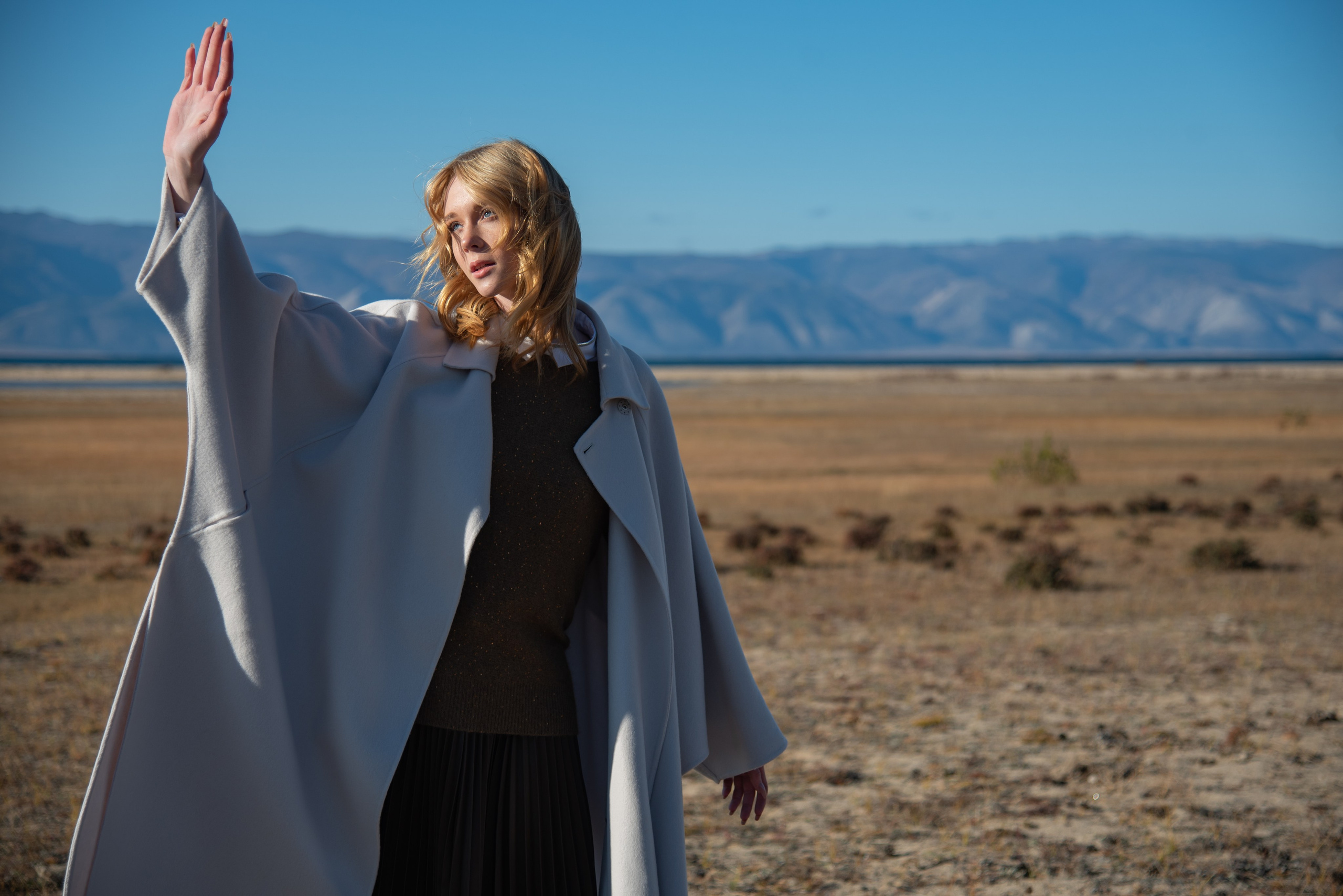 Съёмка одежды на Ольхоне. Занимаюсь профессиональной фотографией и живу рядом с Байкалом. Работаю в разных жанрах