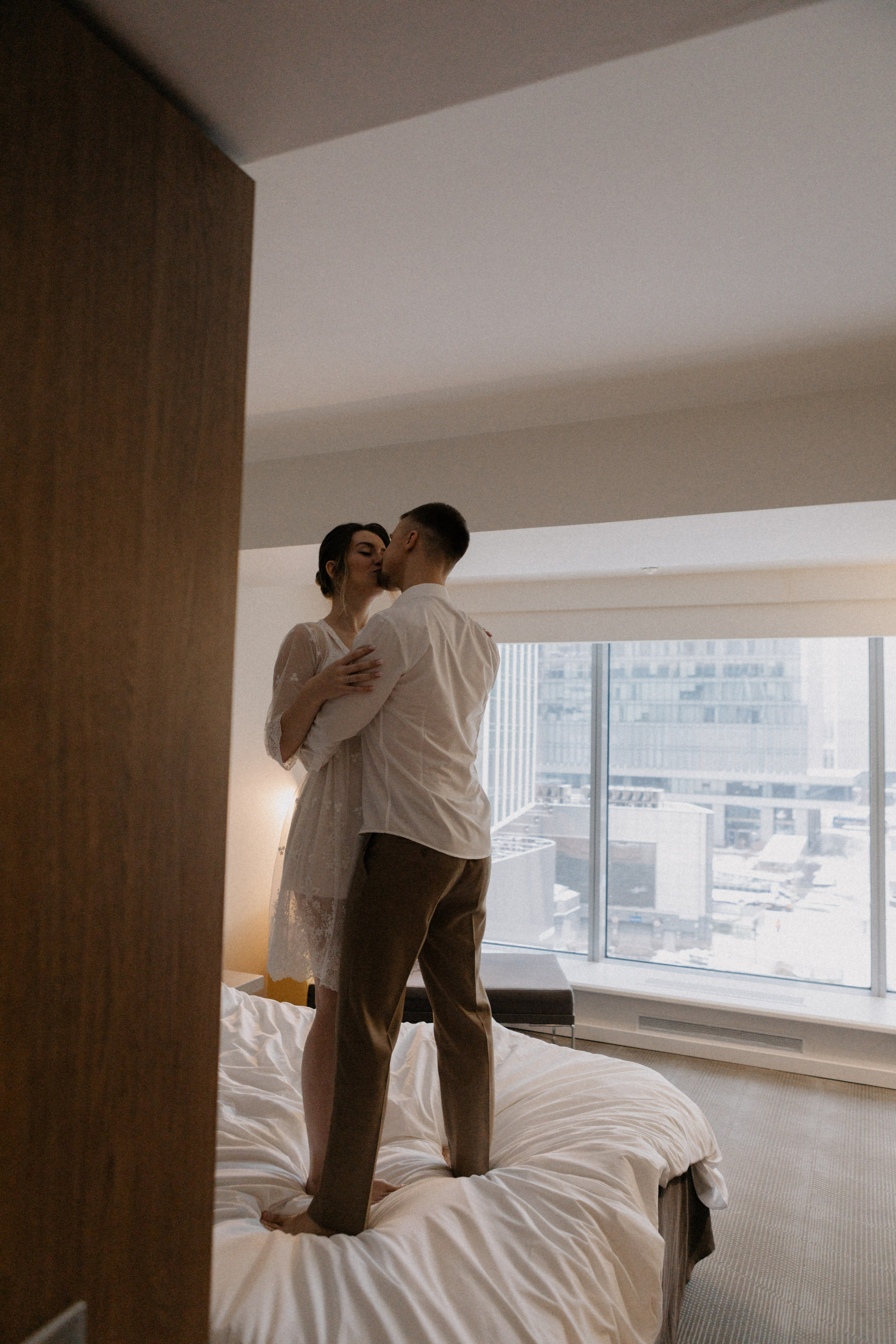 Ксюша и Илья. Утро в отеле роспись в Birds. Свадебный и портретный фотограф в Москве Анастасия Масюк