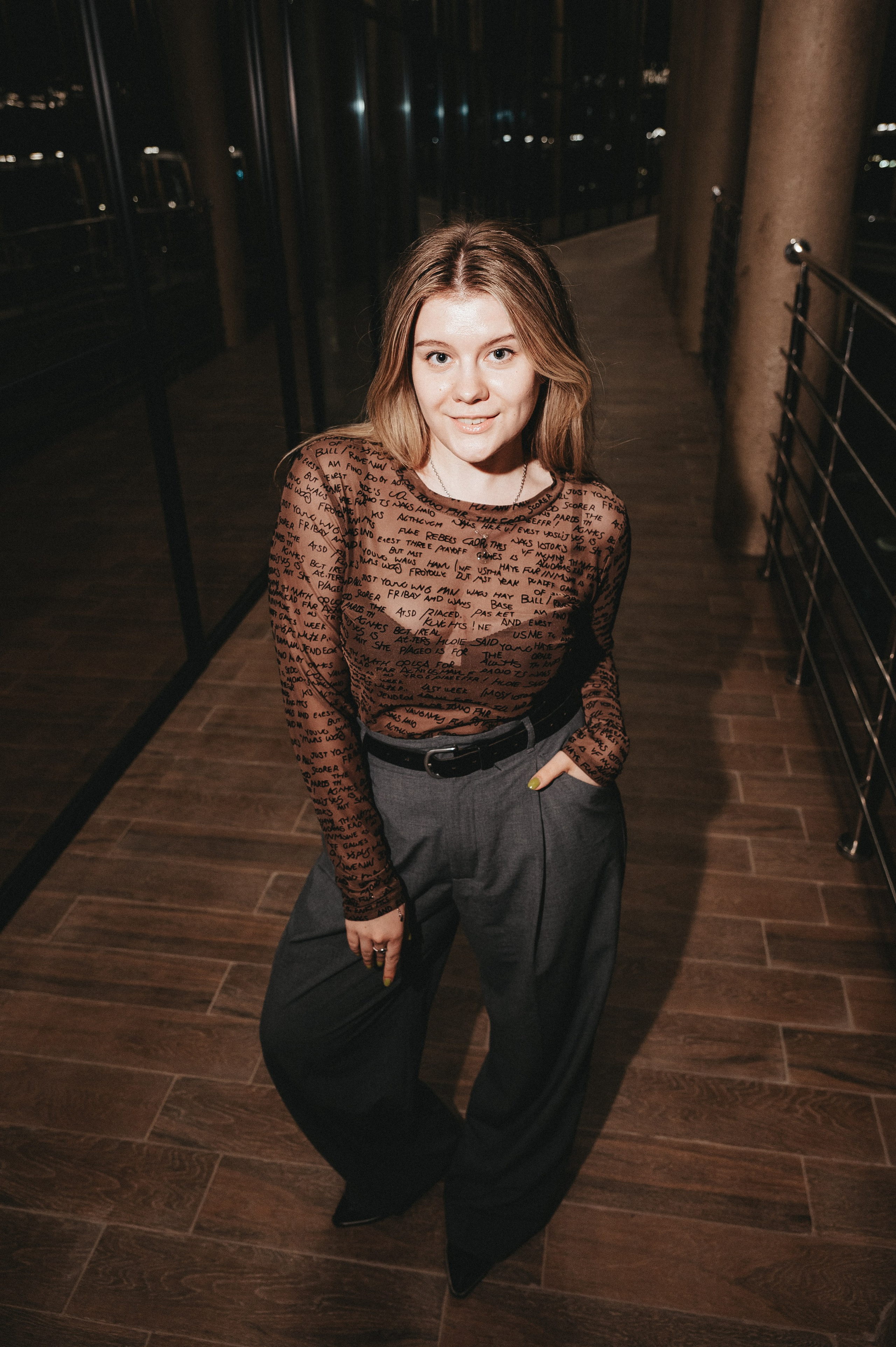 Уличная портретная контент съемка со вспышкой Ростов