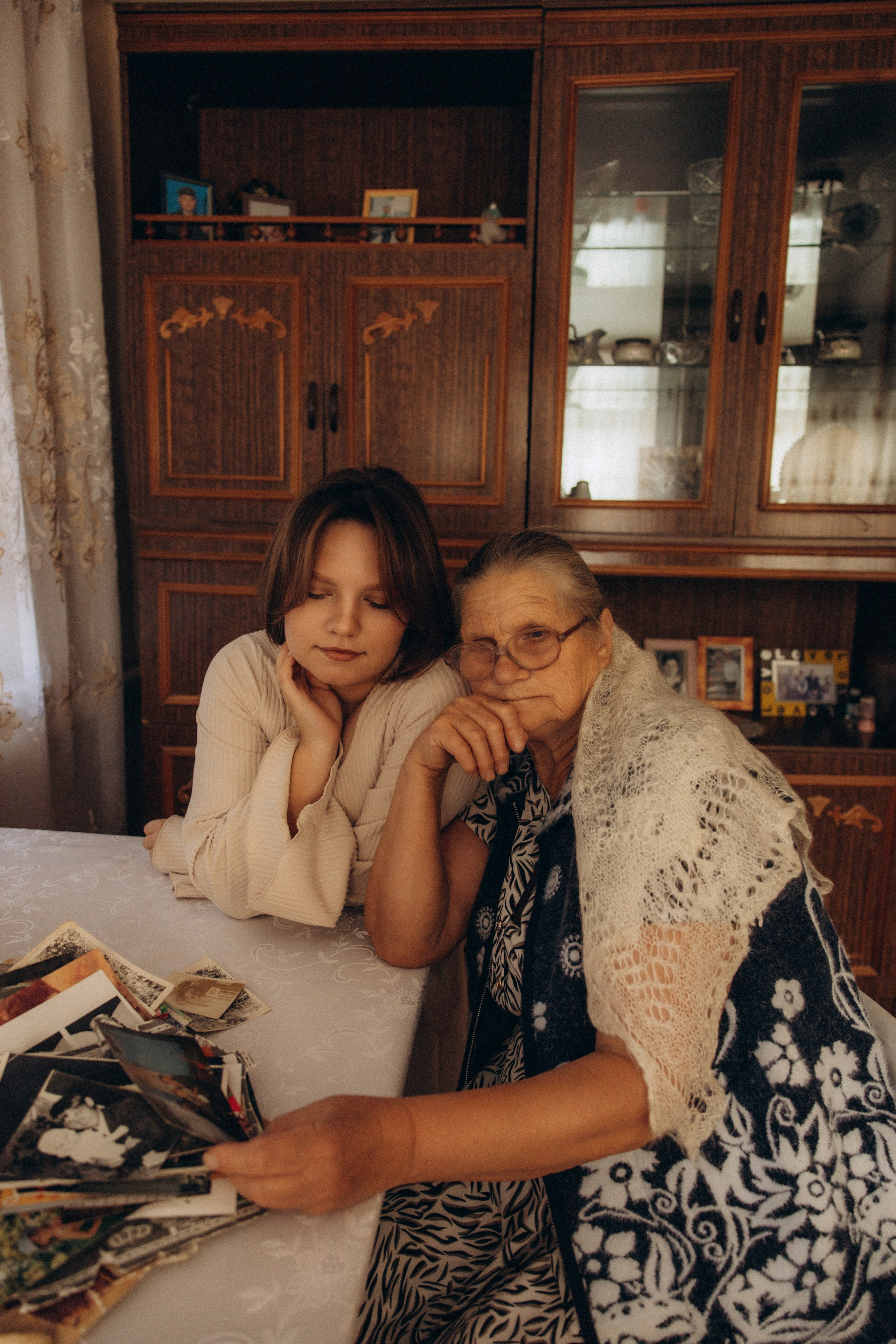 Аня и бабушка. Семейный фотограф Губкин/Старый Оскол