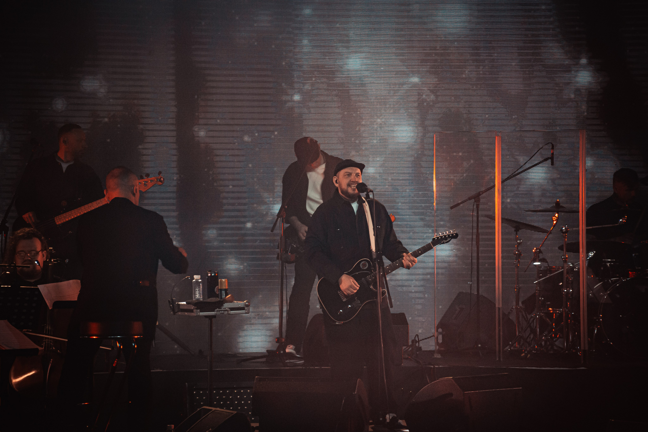 Сергей Бобунец с оркестром, Гранд холл Сибирь, 18.03.2026. Фотограф Регина Крикунова г. Красноярск