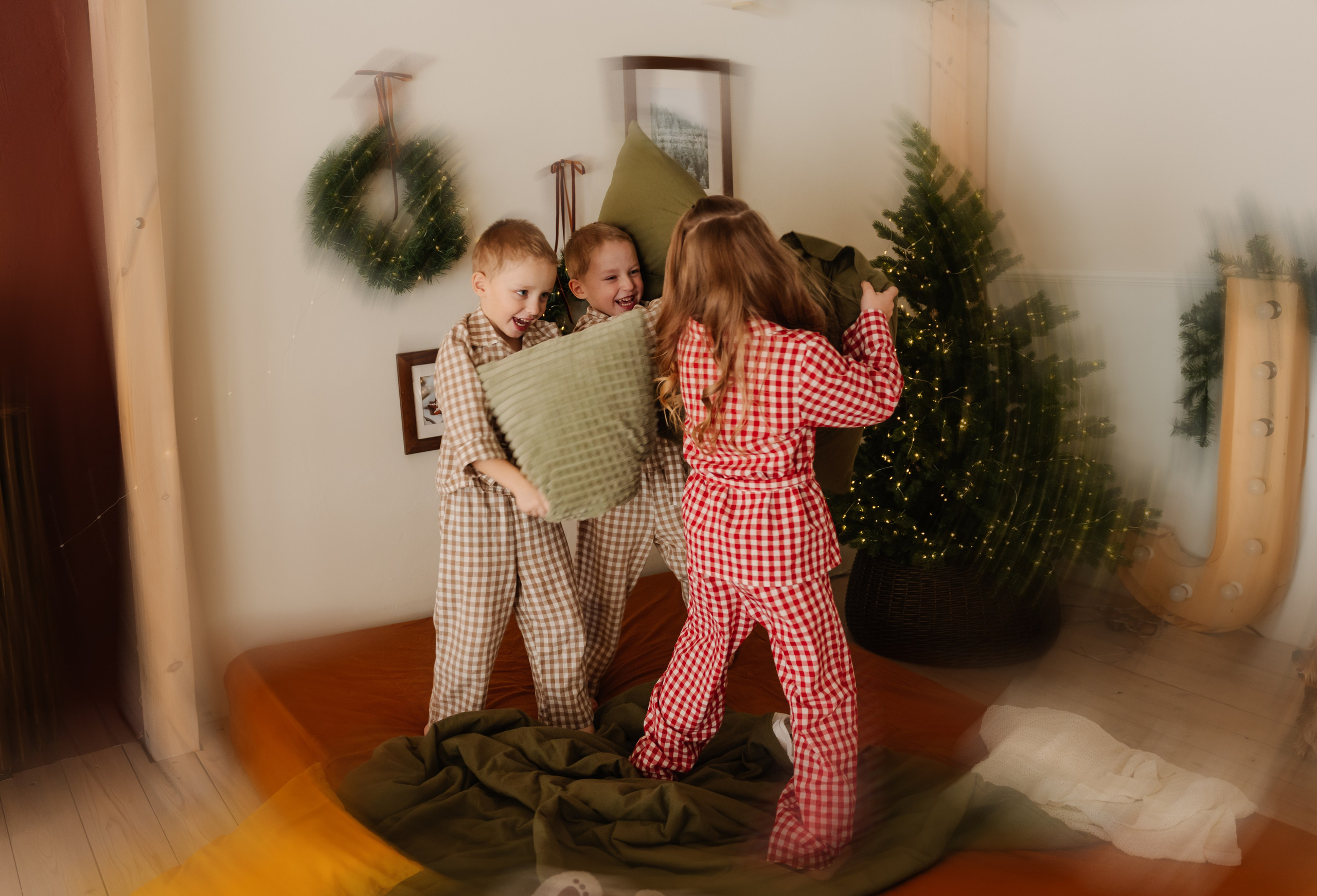 Денис и Елена с прекрасной дочкой и двойняшками-сыночками. СВАДЕБНЫЙ ФОТОГРАФ КРАСНОЯРСК