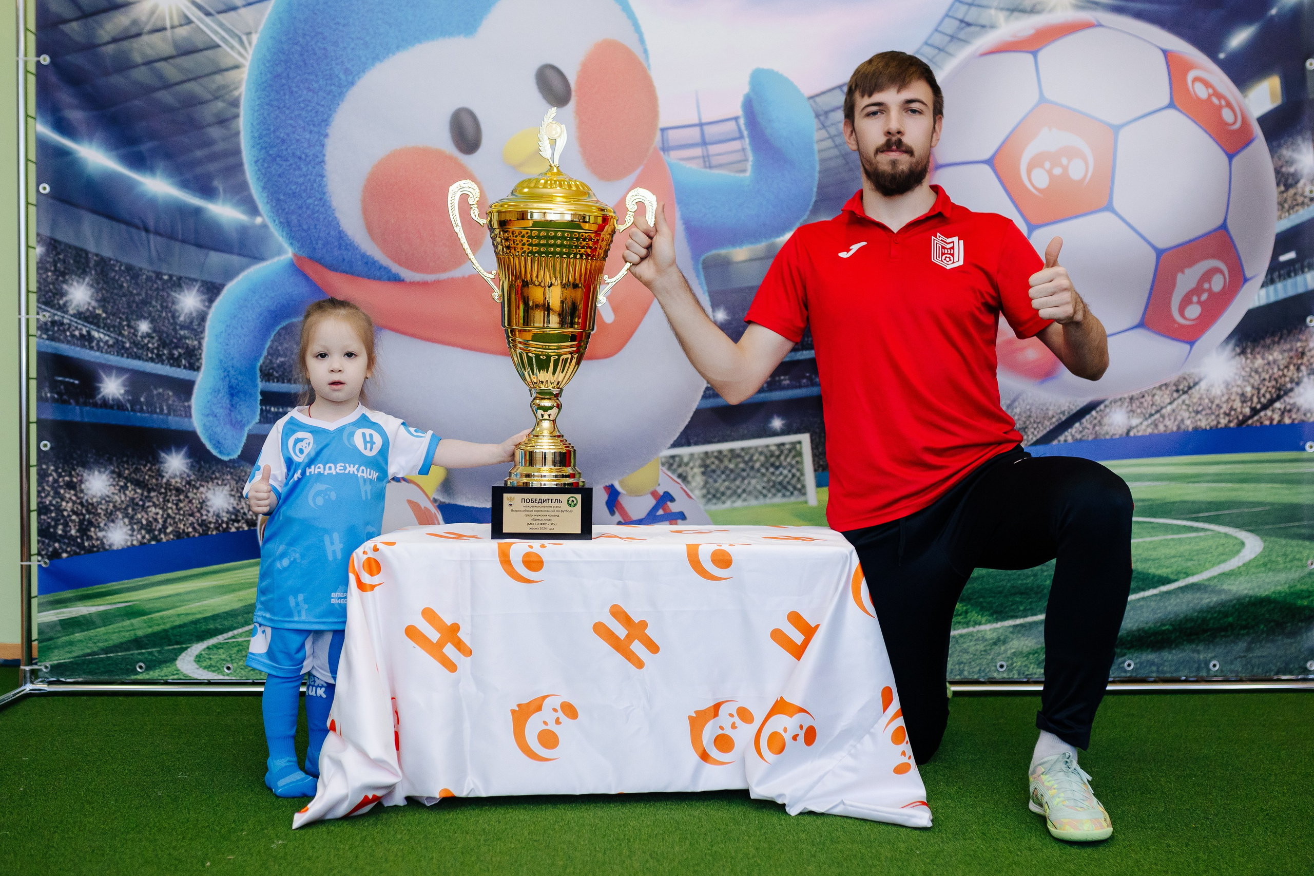 Фотосессия с кубком в детских садах г. Магнитогорска. Денис Прохоров Фотограф в г. Магнитогорск