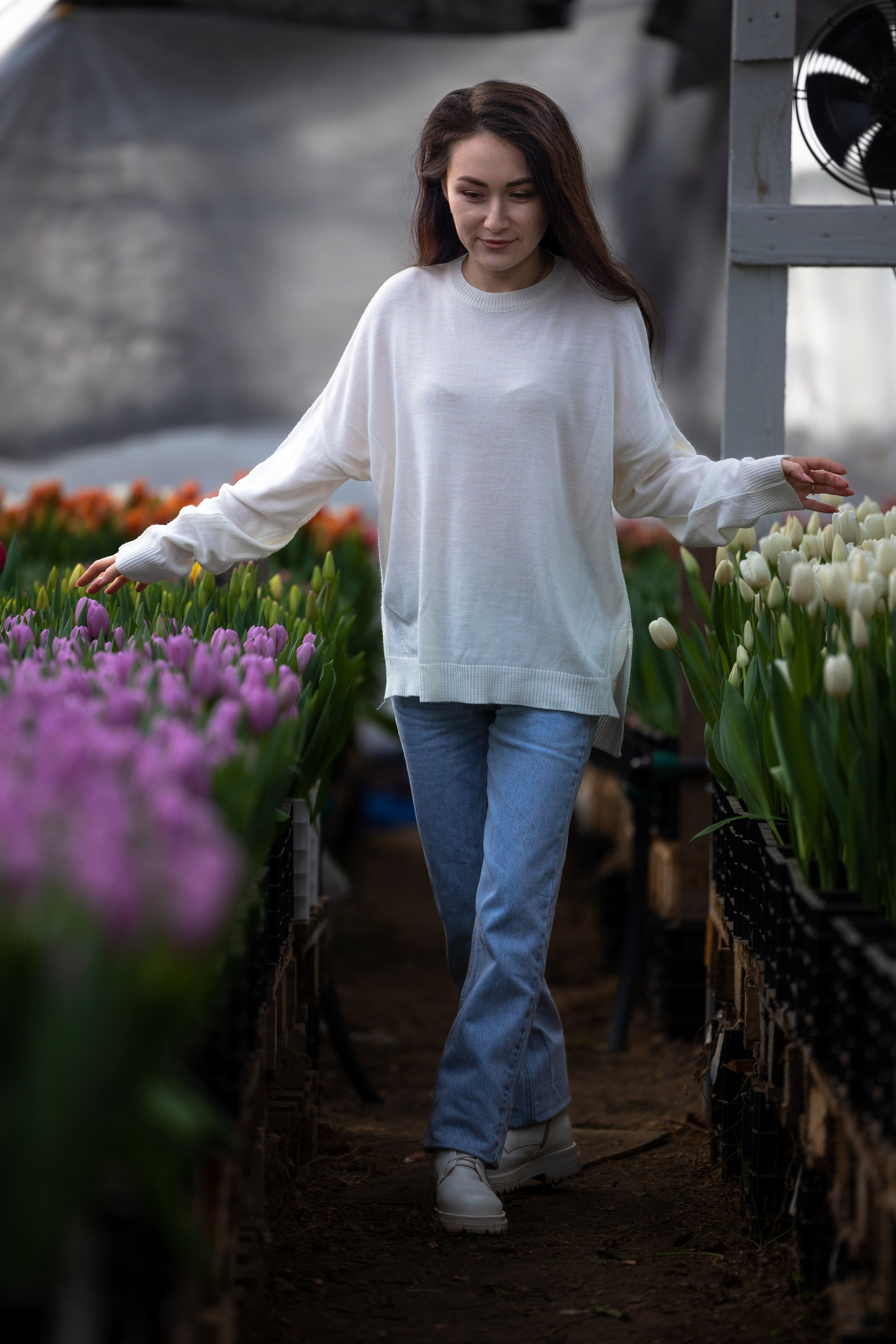 Фотосессия в теплице с тюльпанами. Свадебный фотограф Астрахань