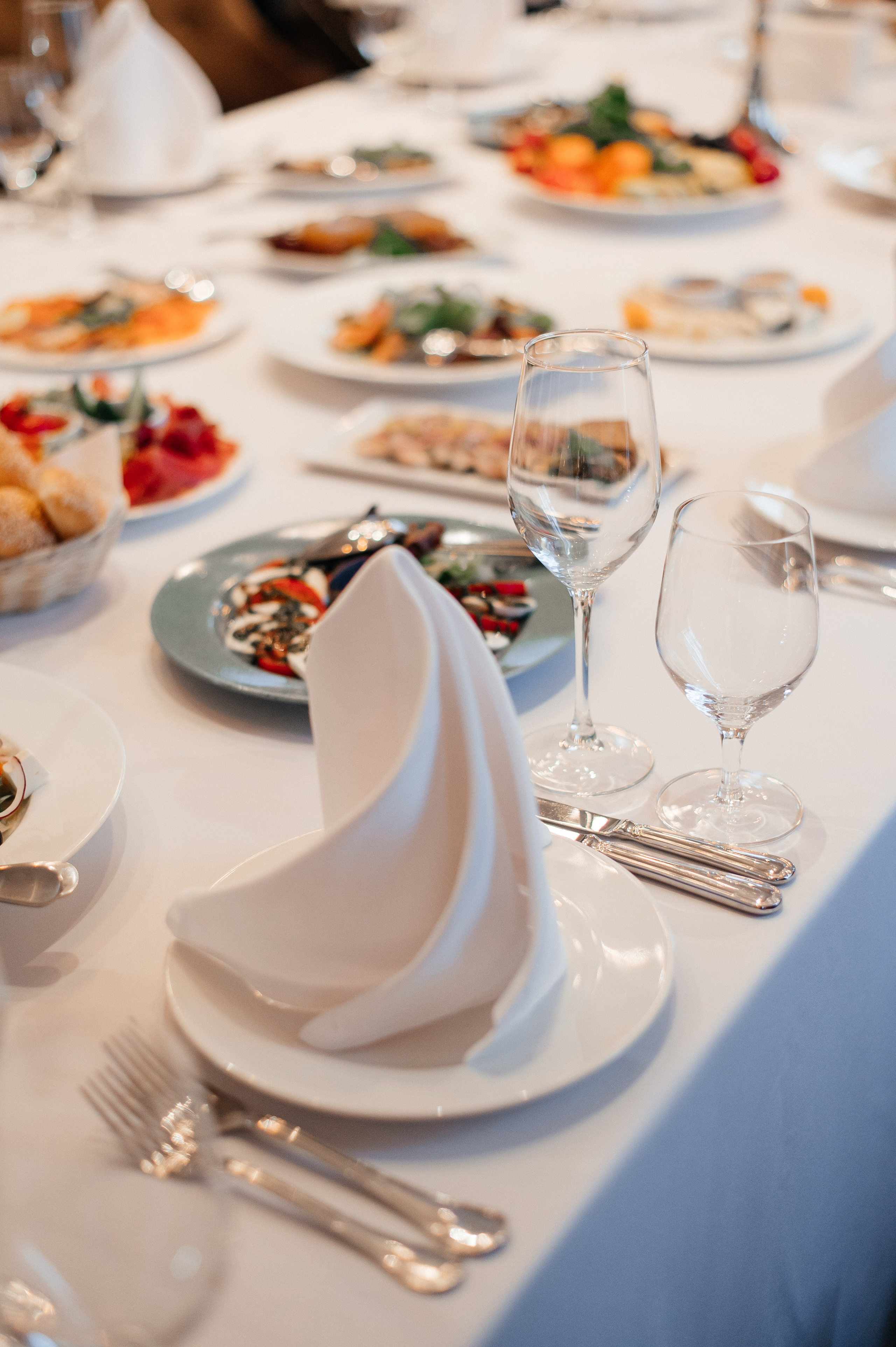 Свадебная фотосессия в Читальне имени Пушкина и камерный банкет в ресторане «Гусятникоff». Семейный и свадебный фотограф в Москве Татьяна Николаева