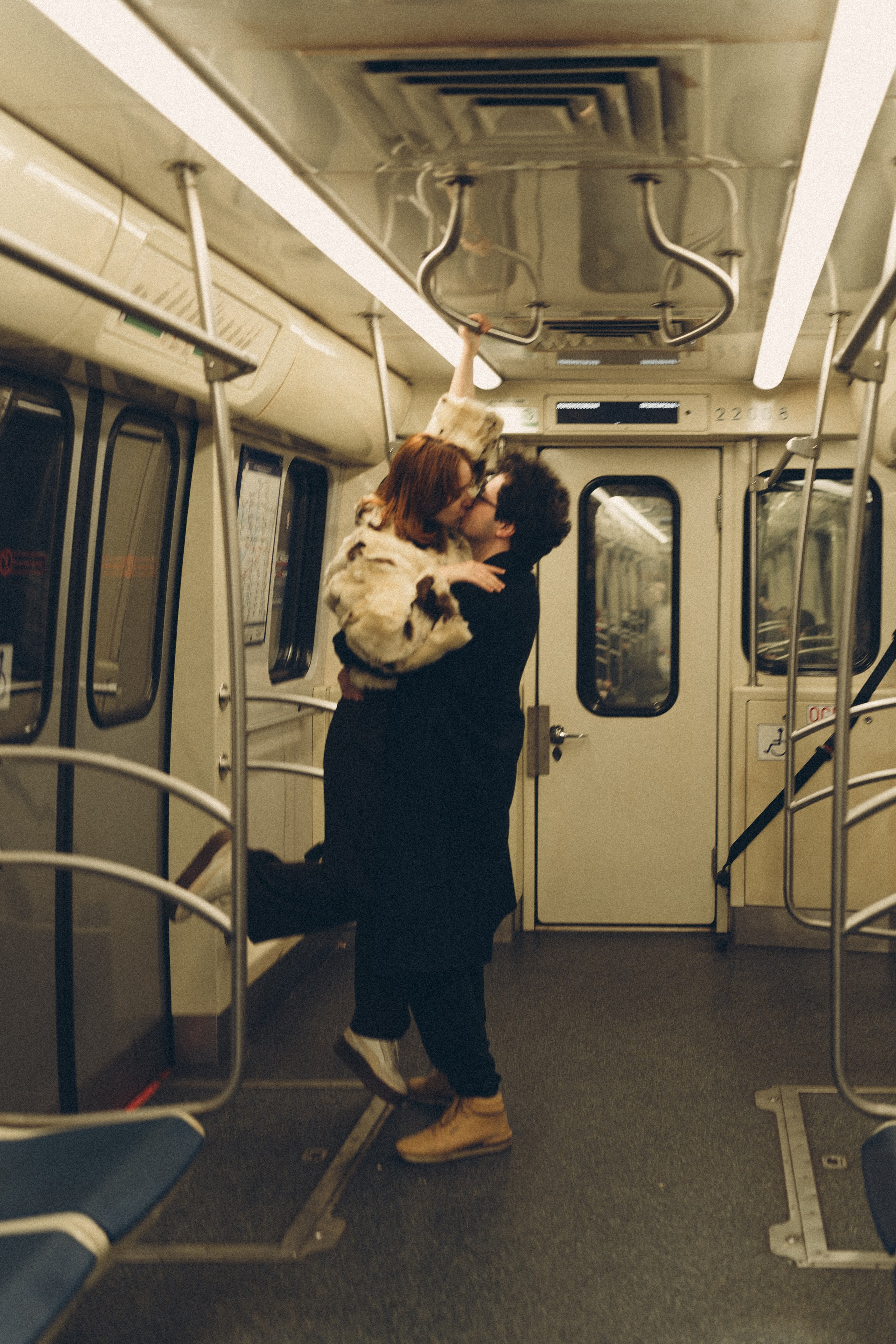 НОВОГОДНЯЯ ФОТОСЕСИИЯ ПАРЫ В МЕТРО ЛЮБОВЬ. Профессиональный фотограф, Санкт-Петербург — Виктория Богомолова