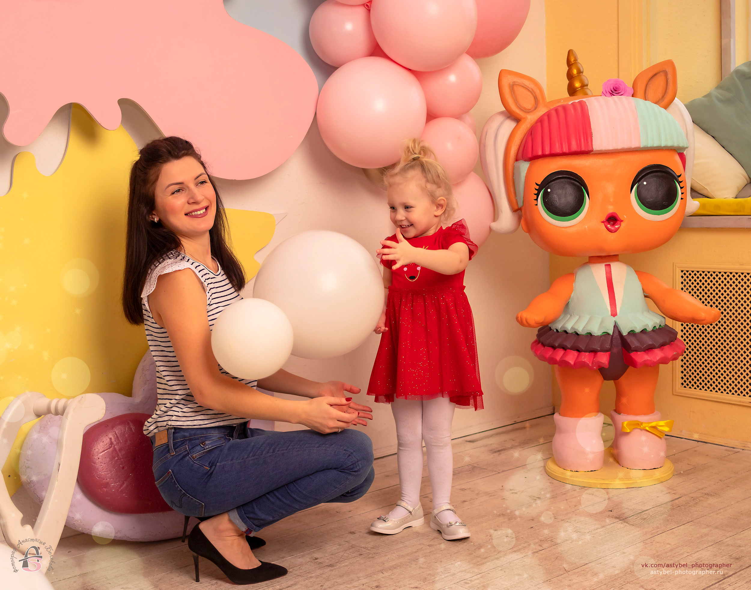 Семейная фотосессия в честь Дня Рождения дочери :) Фотосессия проходила в фотостудии "Poligon" в детском фотозале. СПб. 24 января 2021 года. Модели: Вера Сашина, Александр и Алина. Фотограф: Анастасия Белякова