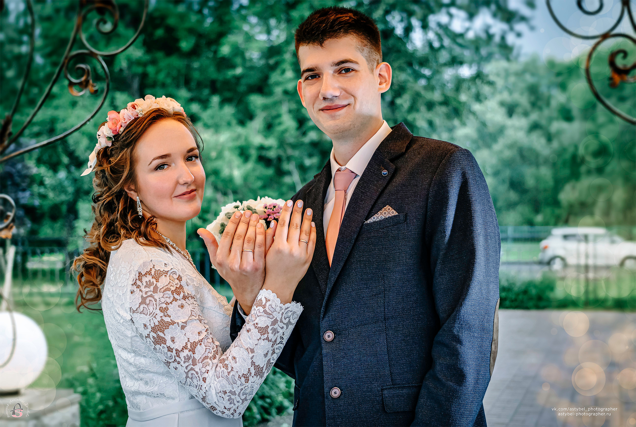 Свадебная фотосессия Владимира и Надежды в г. Гатчина. Гатчинский загс. Снято: 12.08.2021 года Модели: Надежда и Владимир Фотограф: Анастасия Белякова