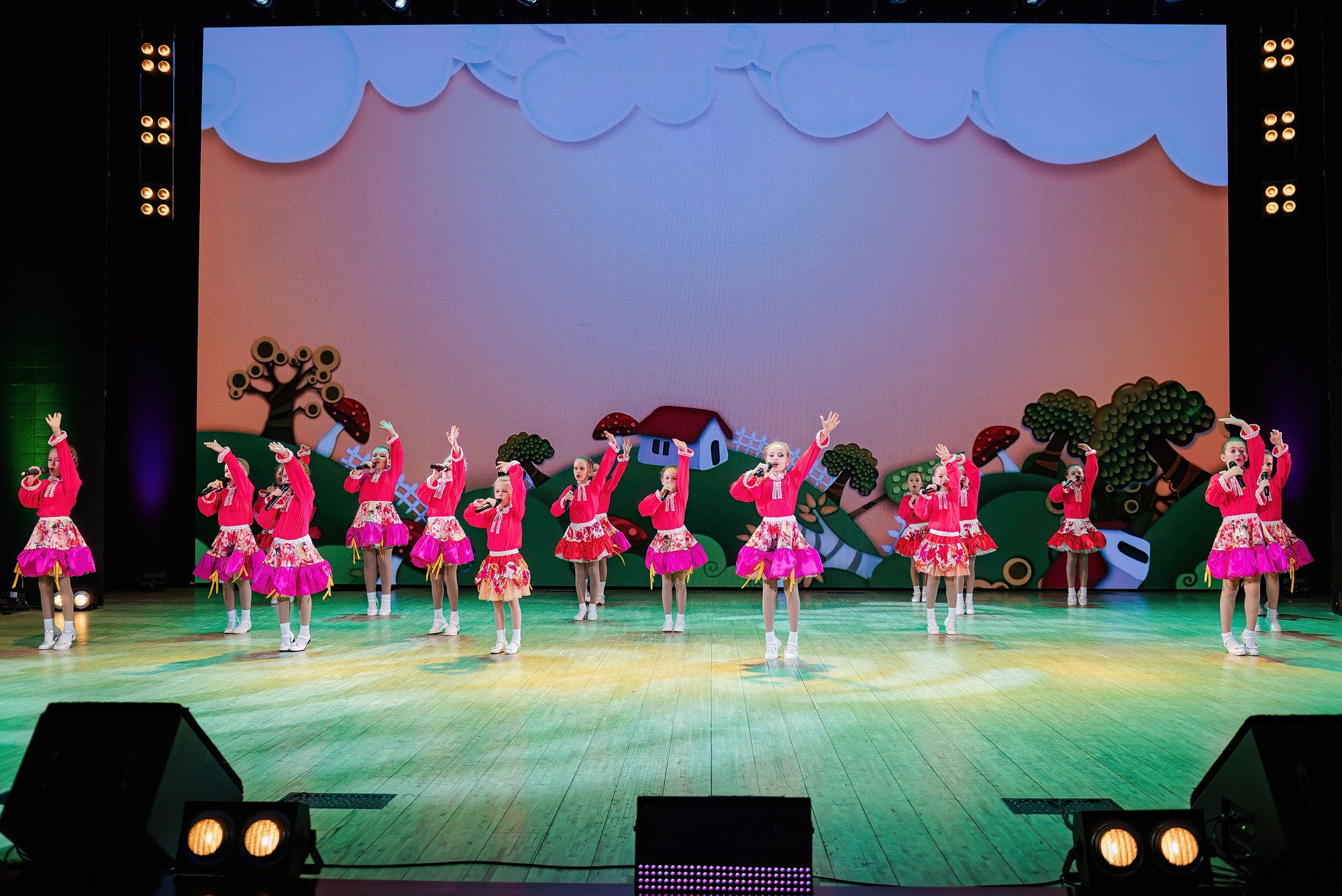 Отчетный концерт Образцового коллектива Алтая театра эстрадной песни «Созвездие». Свадебный и репортажный фотограф Никита Сницарев в Барнауле