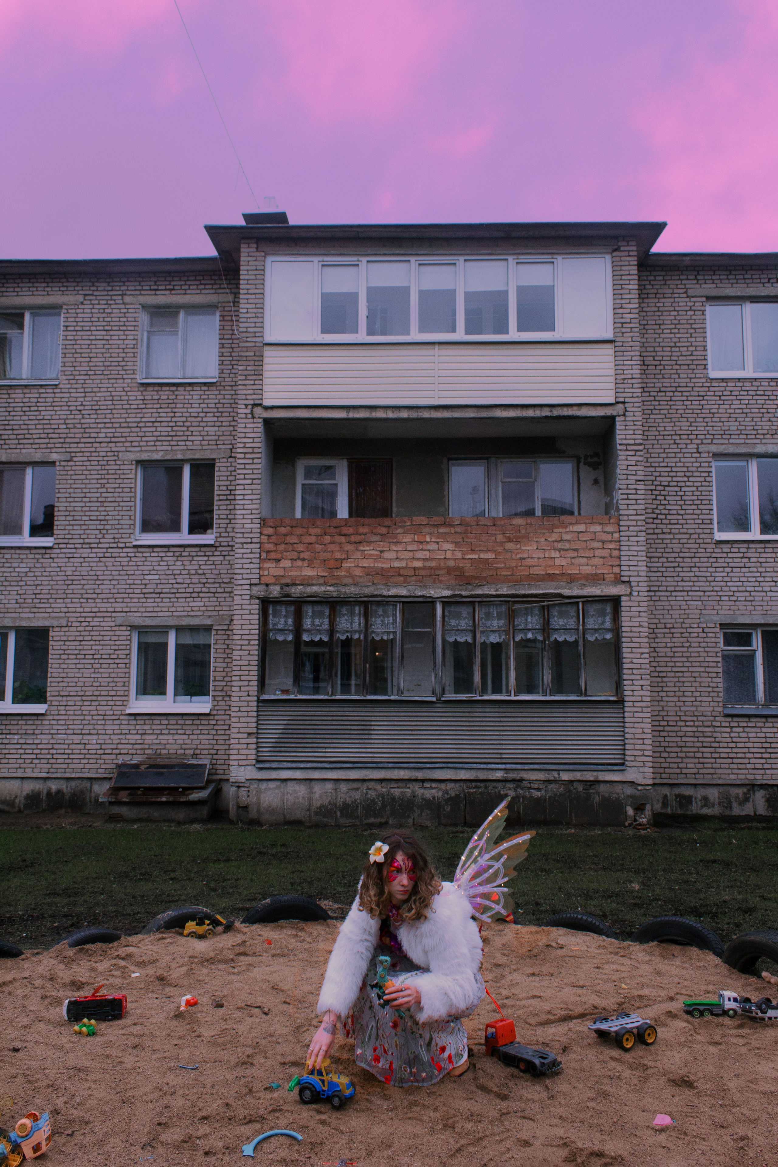 Яркий подарок серому городу