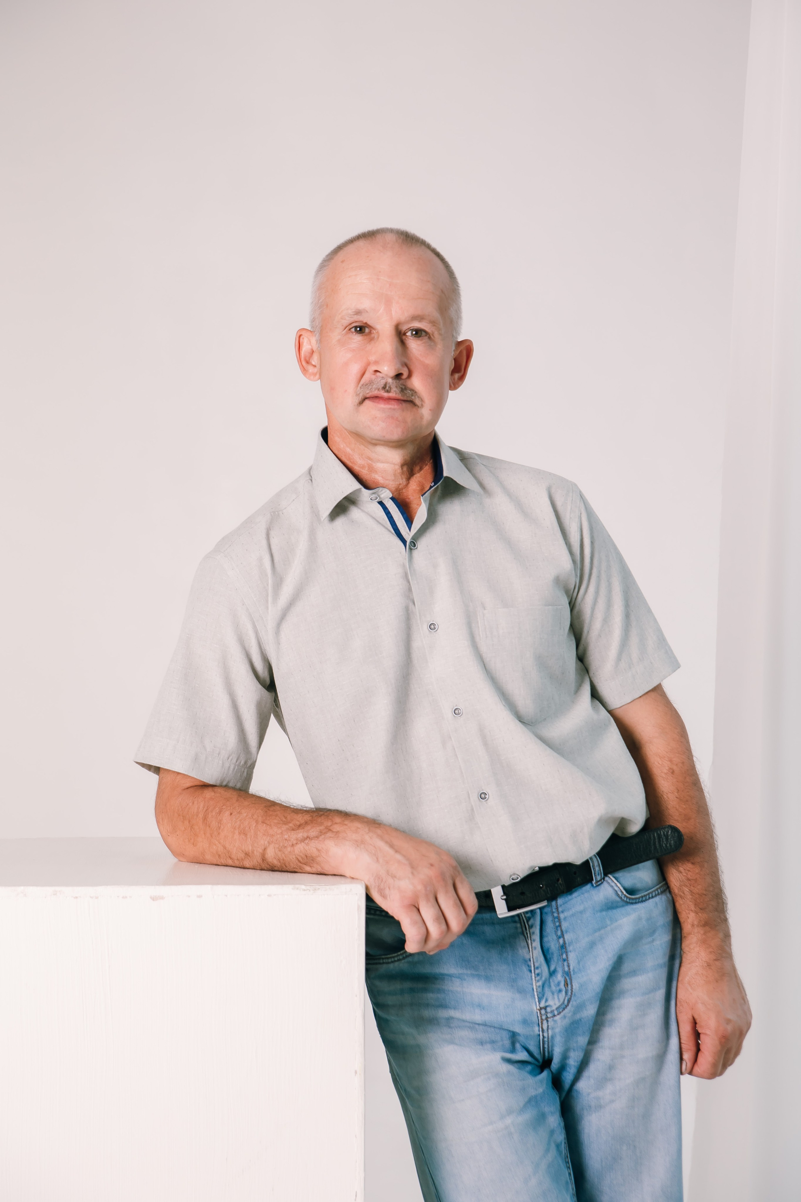 Фотосессия большой семьёй в студии в Екатеринбурге. Свадебный, семейный фотограф, контент съёмка. Екатеринбург. Елена Граф