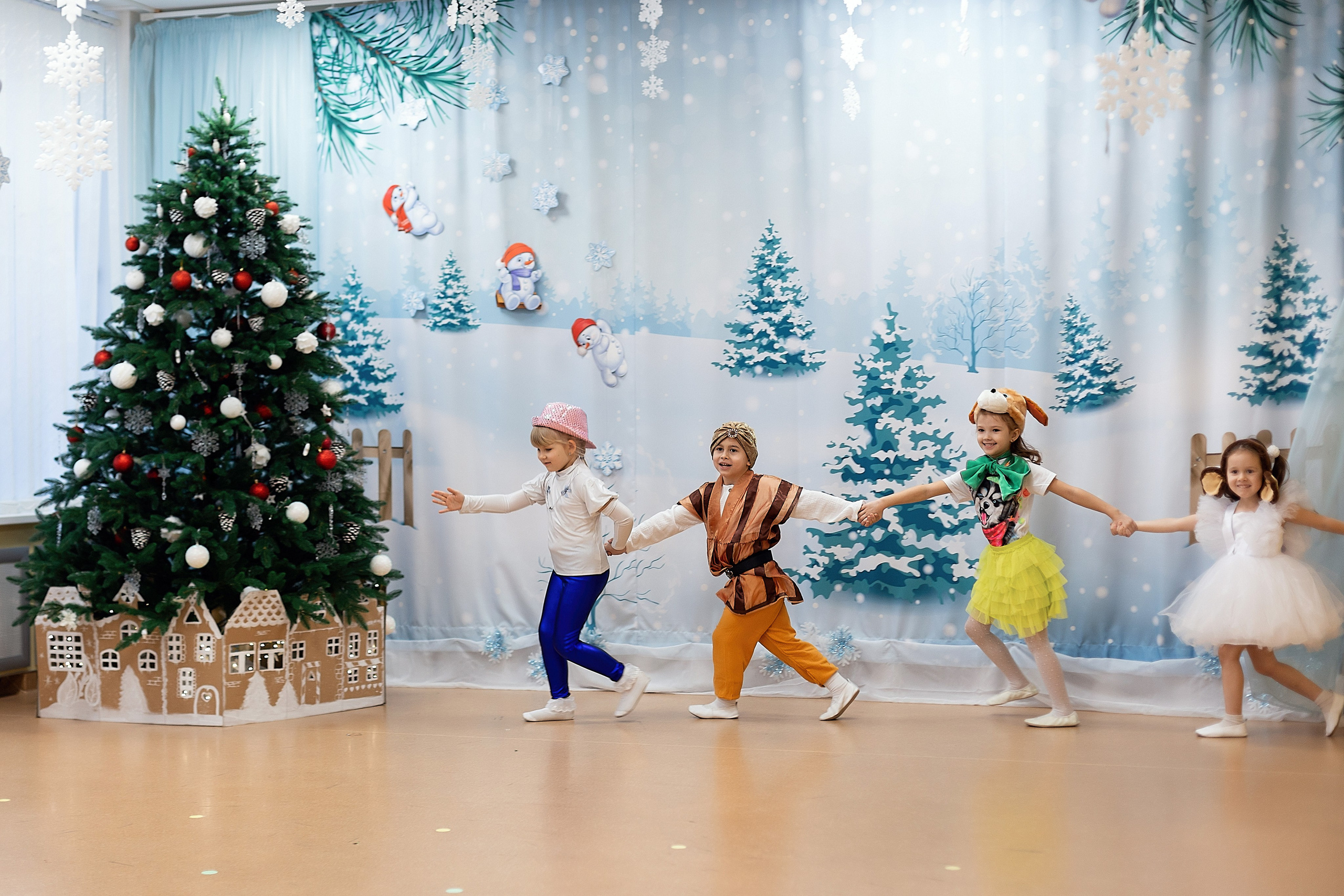 Утренник_"Веселый балаганчик» 2024. Семейный фотограф в Санкт-Петербурге