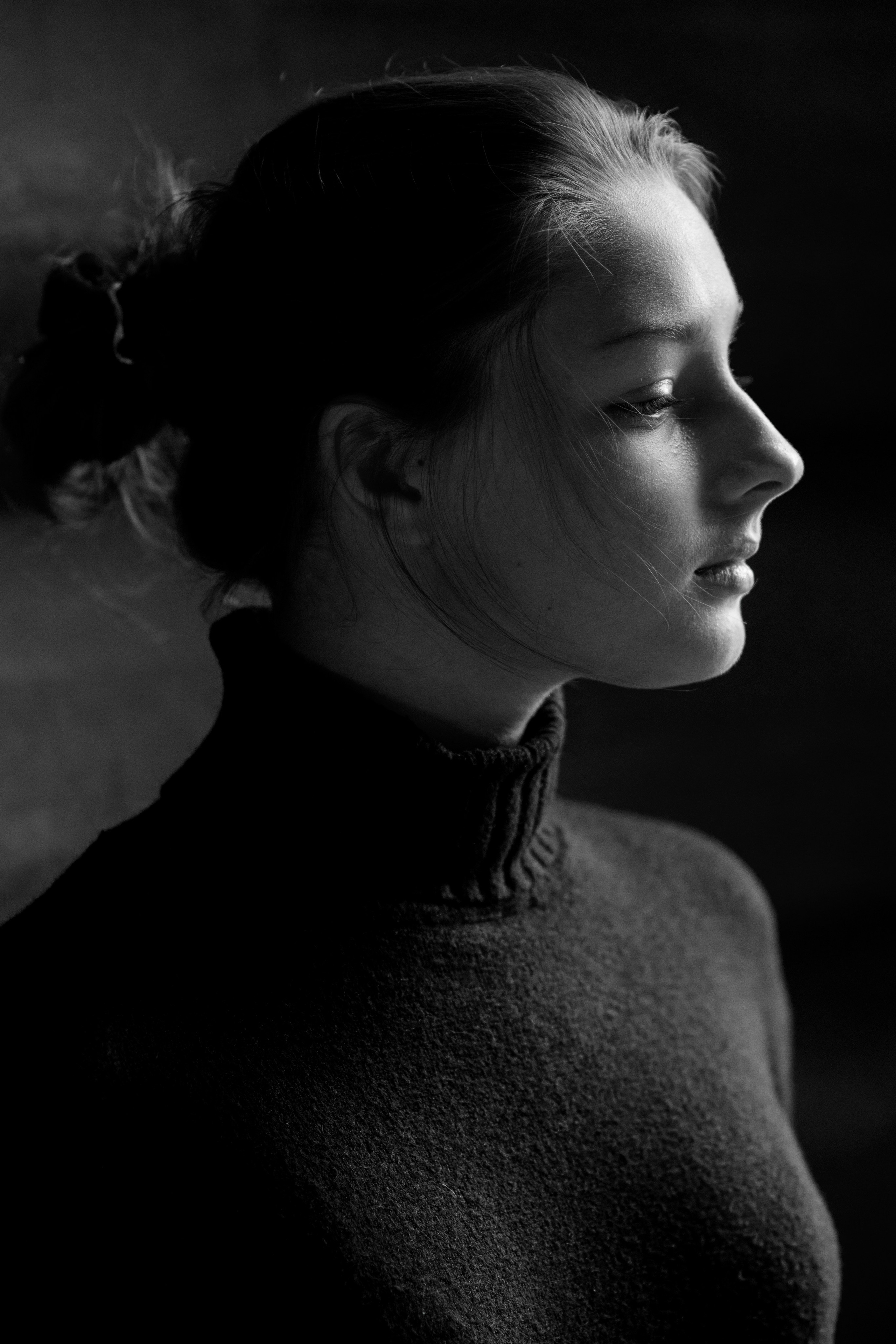 Фотосессия девочки подростка в Коломенском в темном ключе. Главная