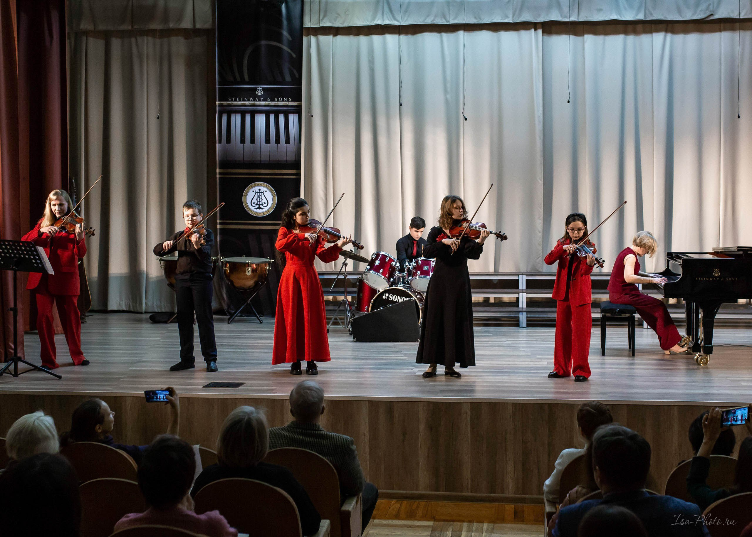 Отчётный концерт ДШИ им. Н.А. Римского-Корсакова. Струнный отдел. Репортажный фотограф в Москве
