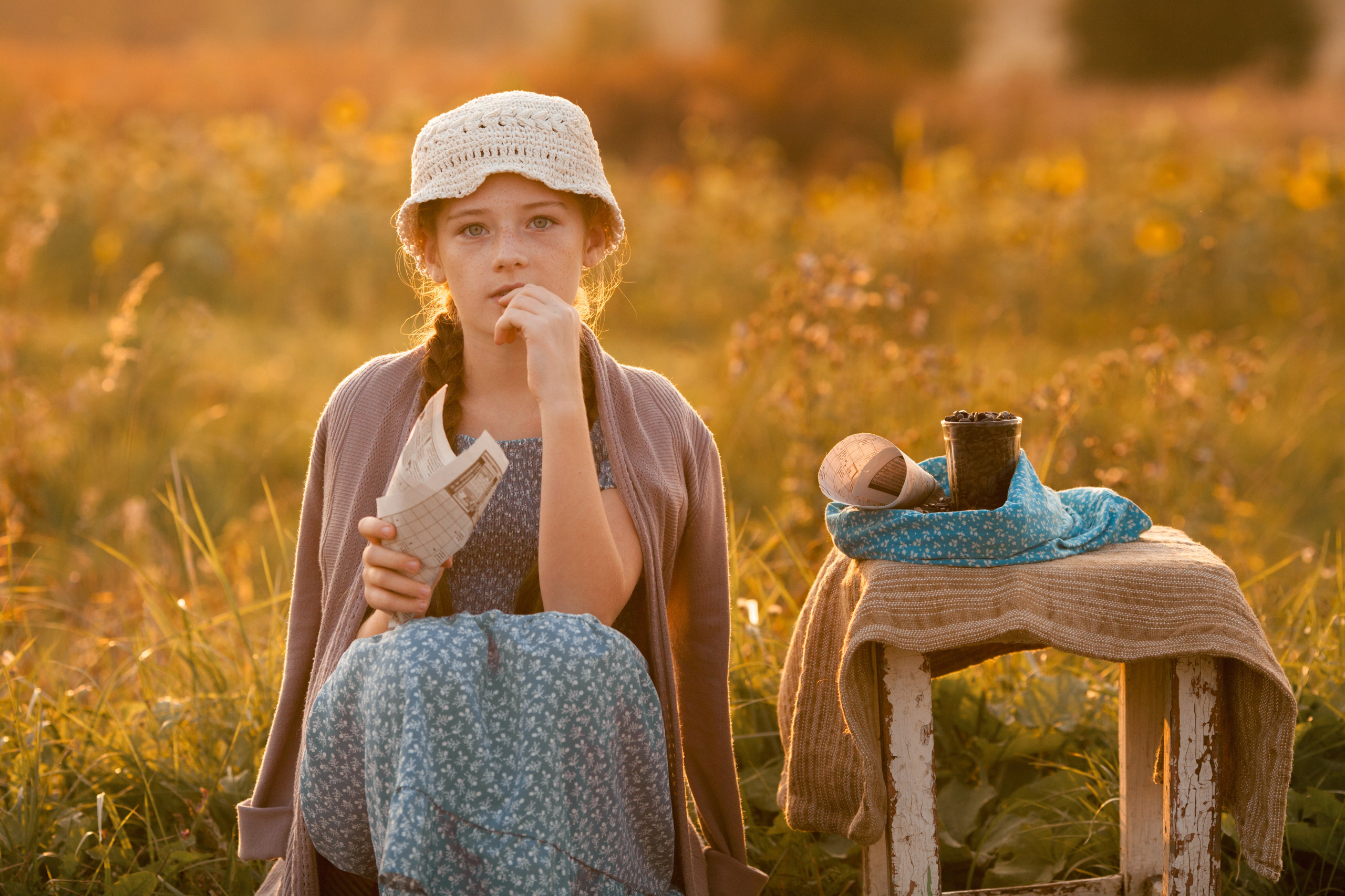 Лера с семками. Фотограф Антонина Свешникова. ВЫПУСКНЫЕ ФОТОКНИГИ для детских садов и школ. Москва, Владимир