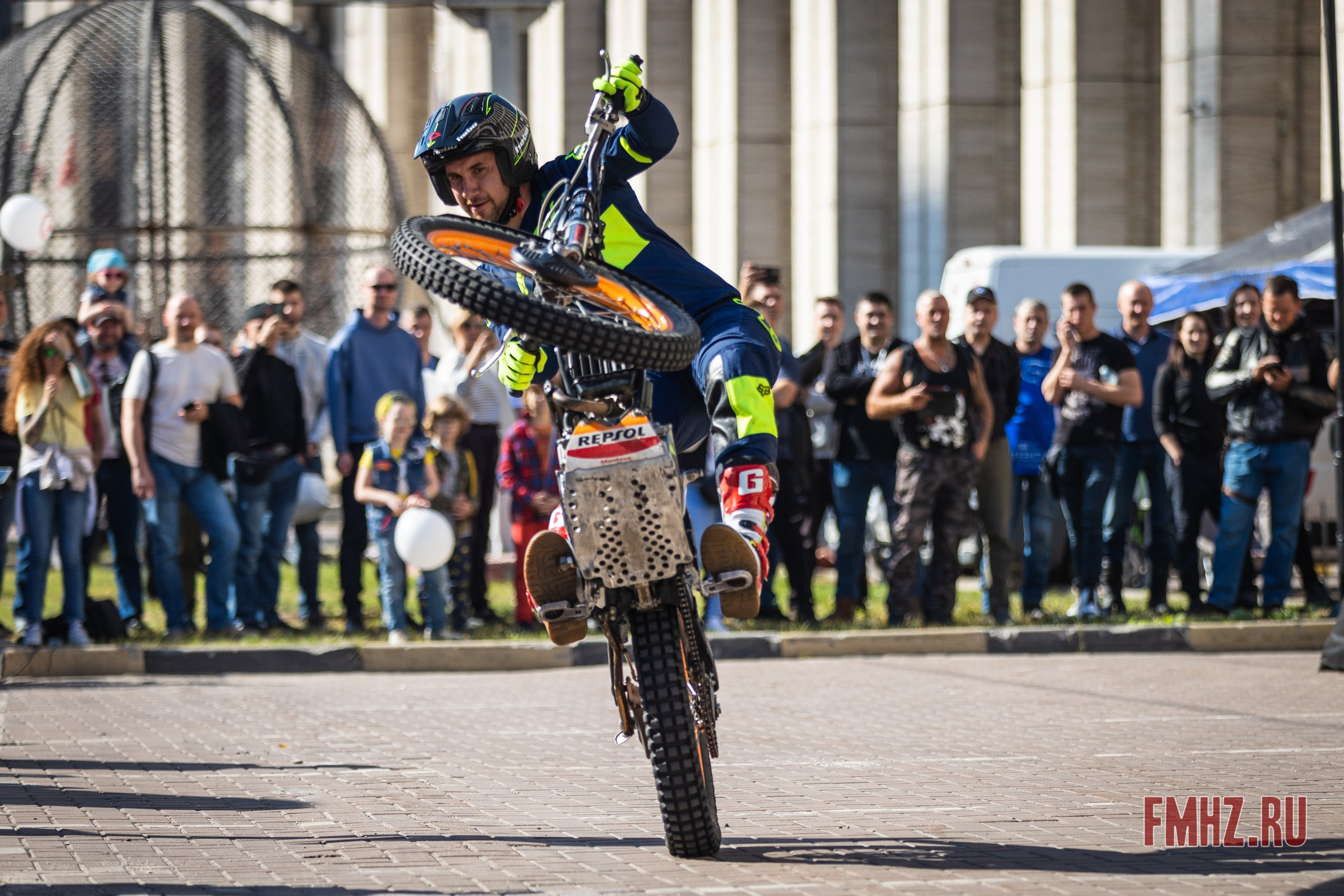 Закрытие Мотосезона 2023 на проспекте Академика Сахарова. Фотограф Владимир Охрименко
