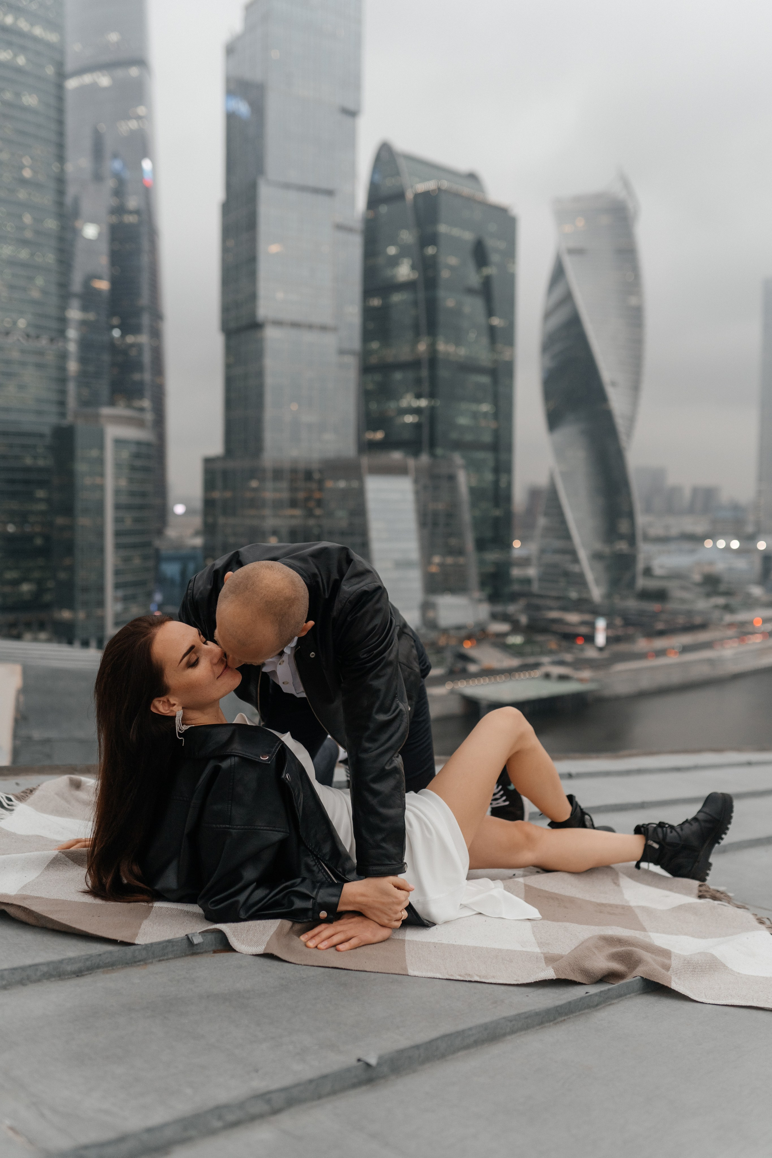 Свадебная прогулка «На крыше». Семейный и свадебный фотограф в Москве Виктория Махова