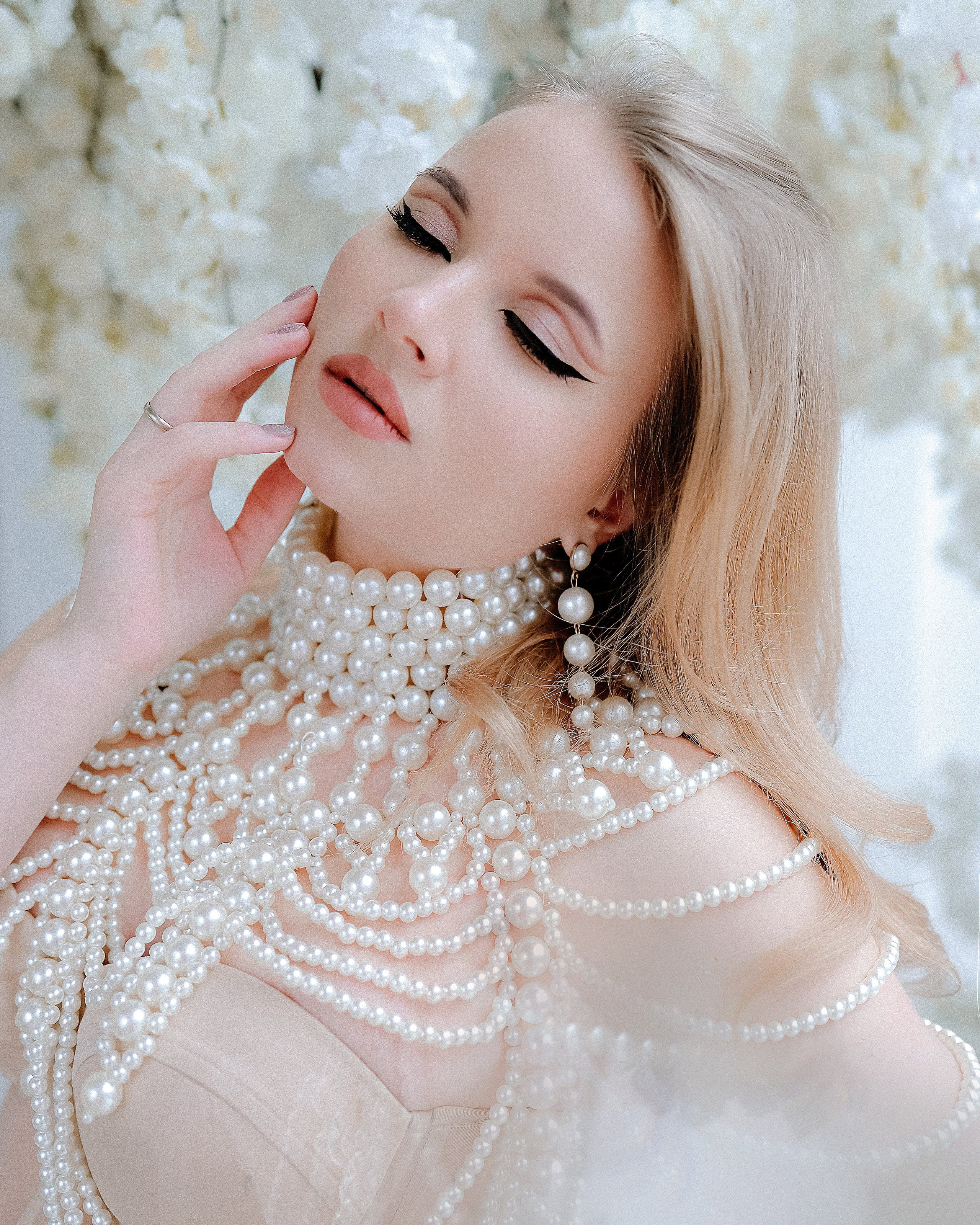 Женские портреты-фотосессии в Москве от фотографа Анастасии Инвиш. Эротическая фотосессия в стилю ню в Москве — заказать ню фотосессию от 19 800 руб!