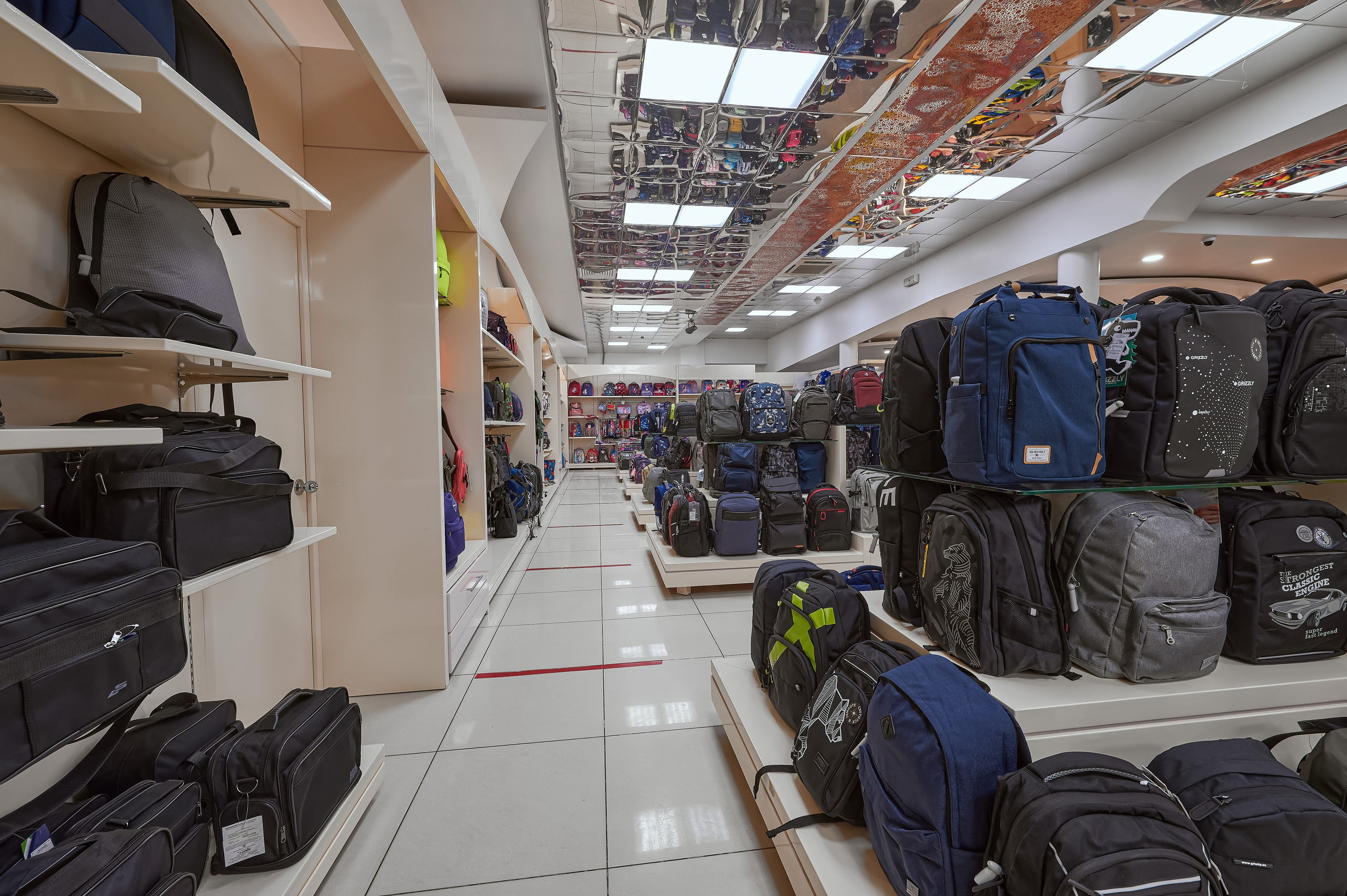 Портфолио по интерьерной и экстерьерной фотосъёмки: Мир Сумок — Правый берег. Фотограф Яковлев Роман — Красноярск