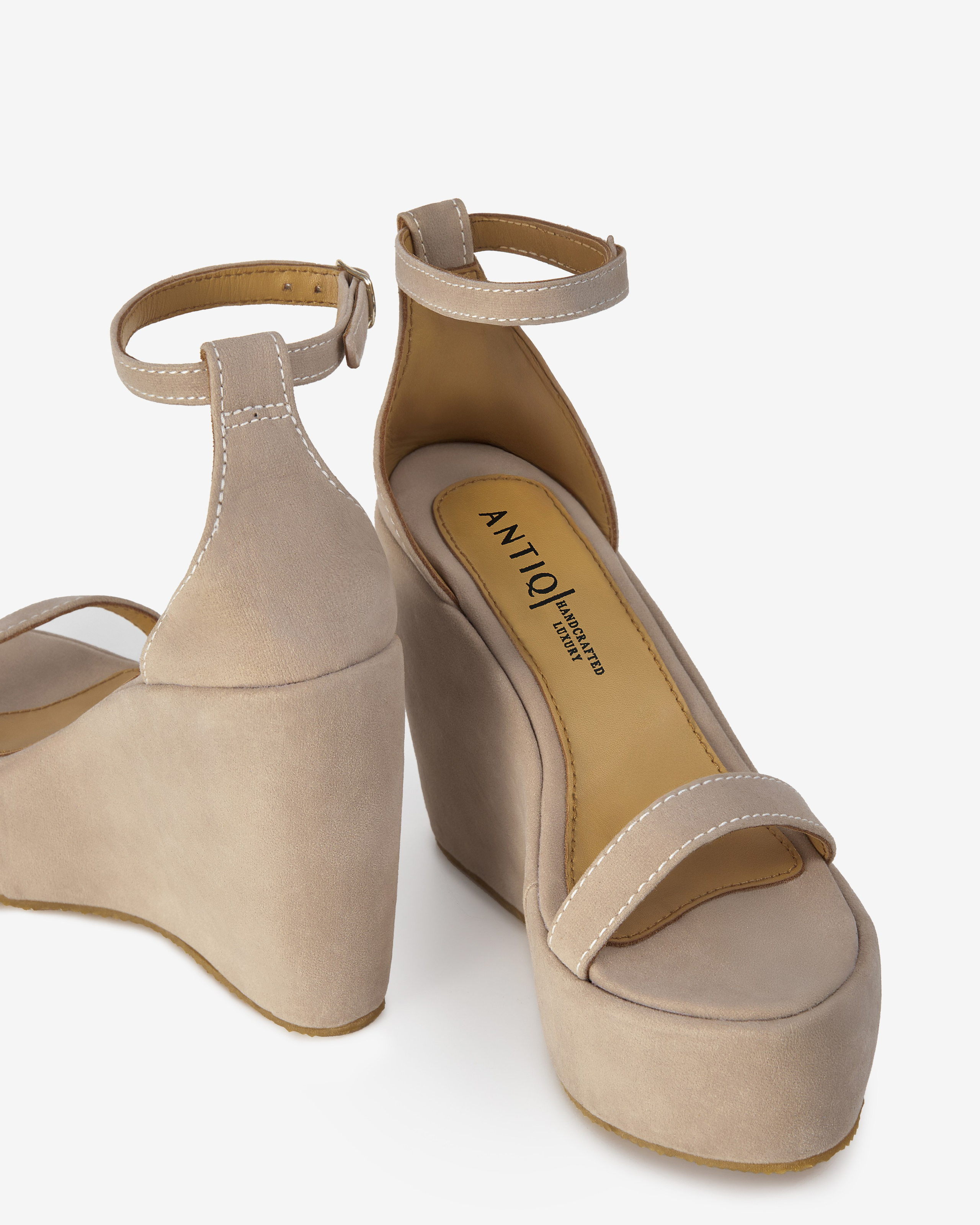 Rich as Usual. Фотограф для маркетплейсов в Москве Озерова Кристина