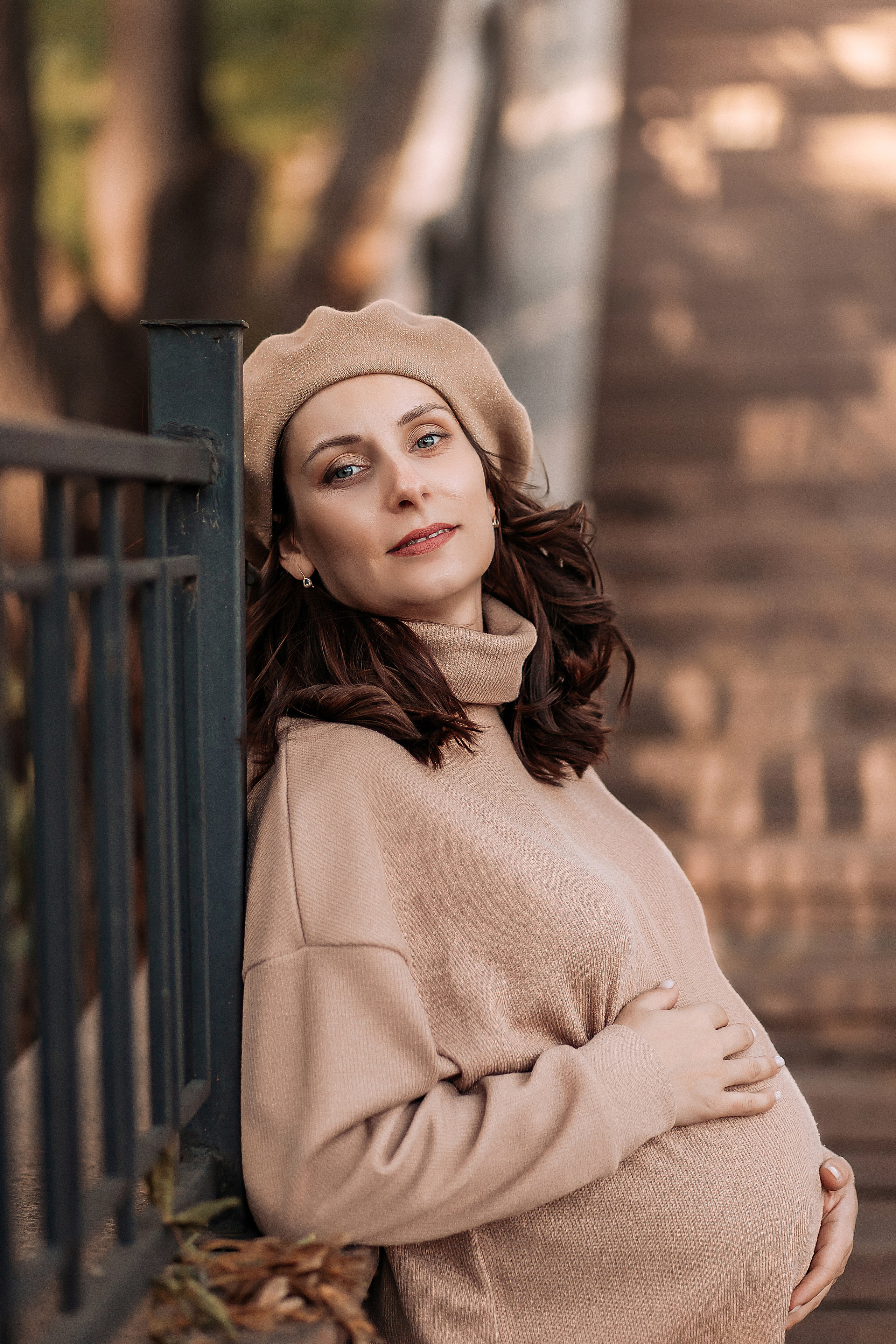 Осенняя набережная — съёмка «В ожидании». Детский и семейный фотограф в Красноярске Юлия Бирюкова