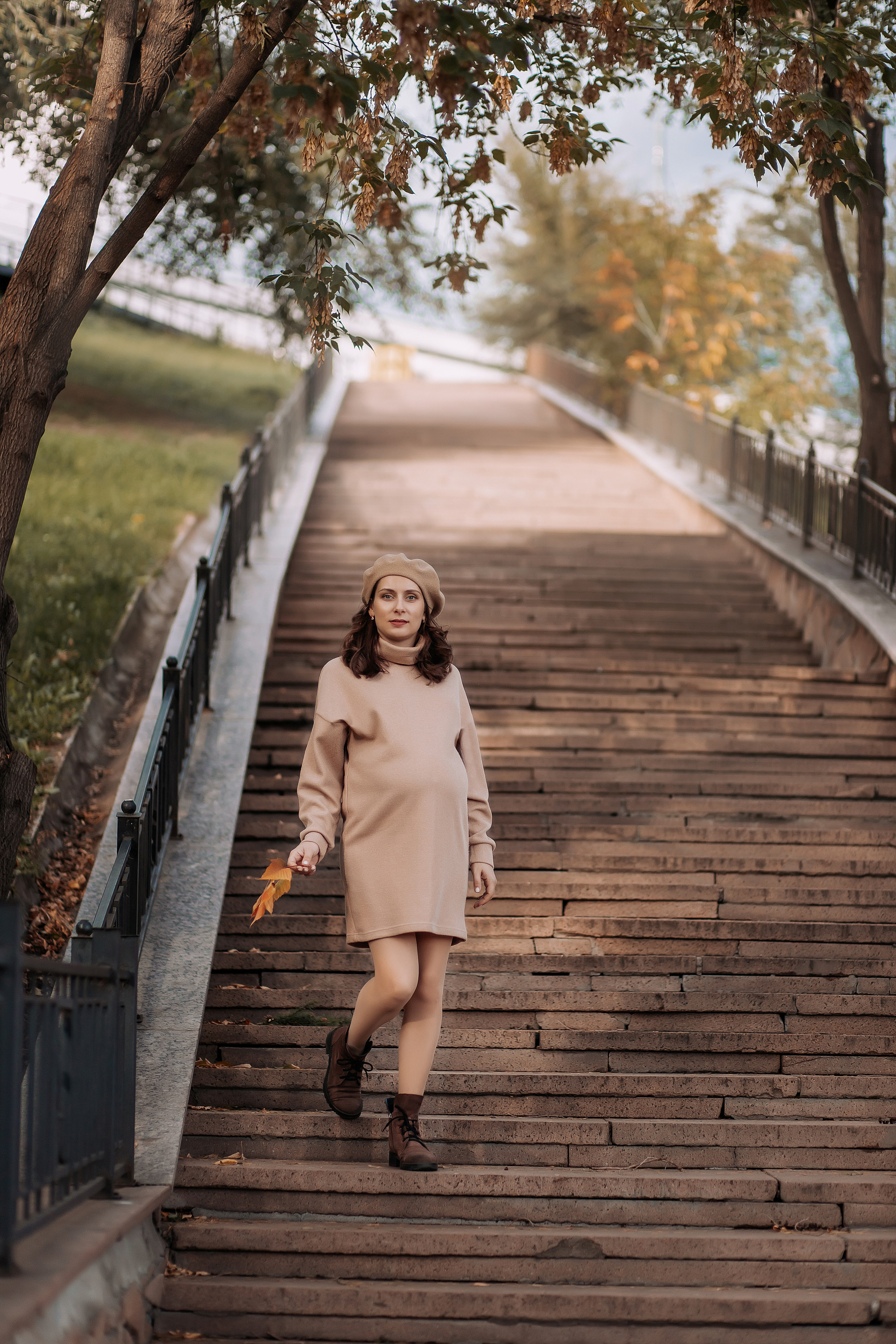 Осенняя набережная — съёмка «В ожидании». Детский и семейный фотограф в Красноярске Юлия Бирюкова