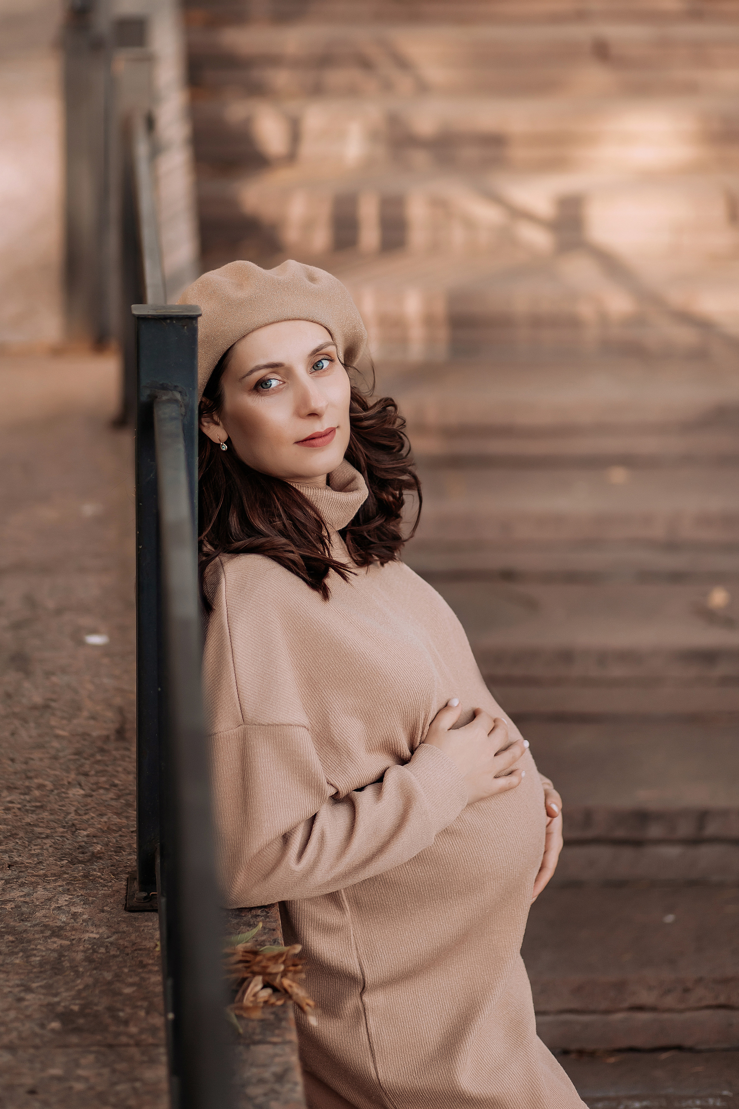 Осенняя набережная — съёмка «В ожидании». Детский и семейный фотограф в Красноярске Юлия Бирюкова