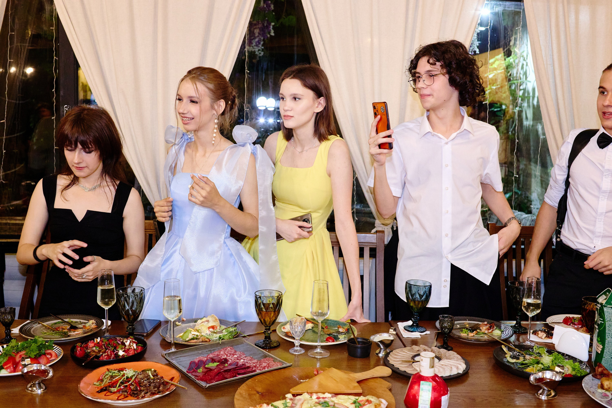 Выпускной 35 Сош. Фотограф Выпускные альбомы Таганрог Сергей Коробченко