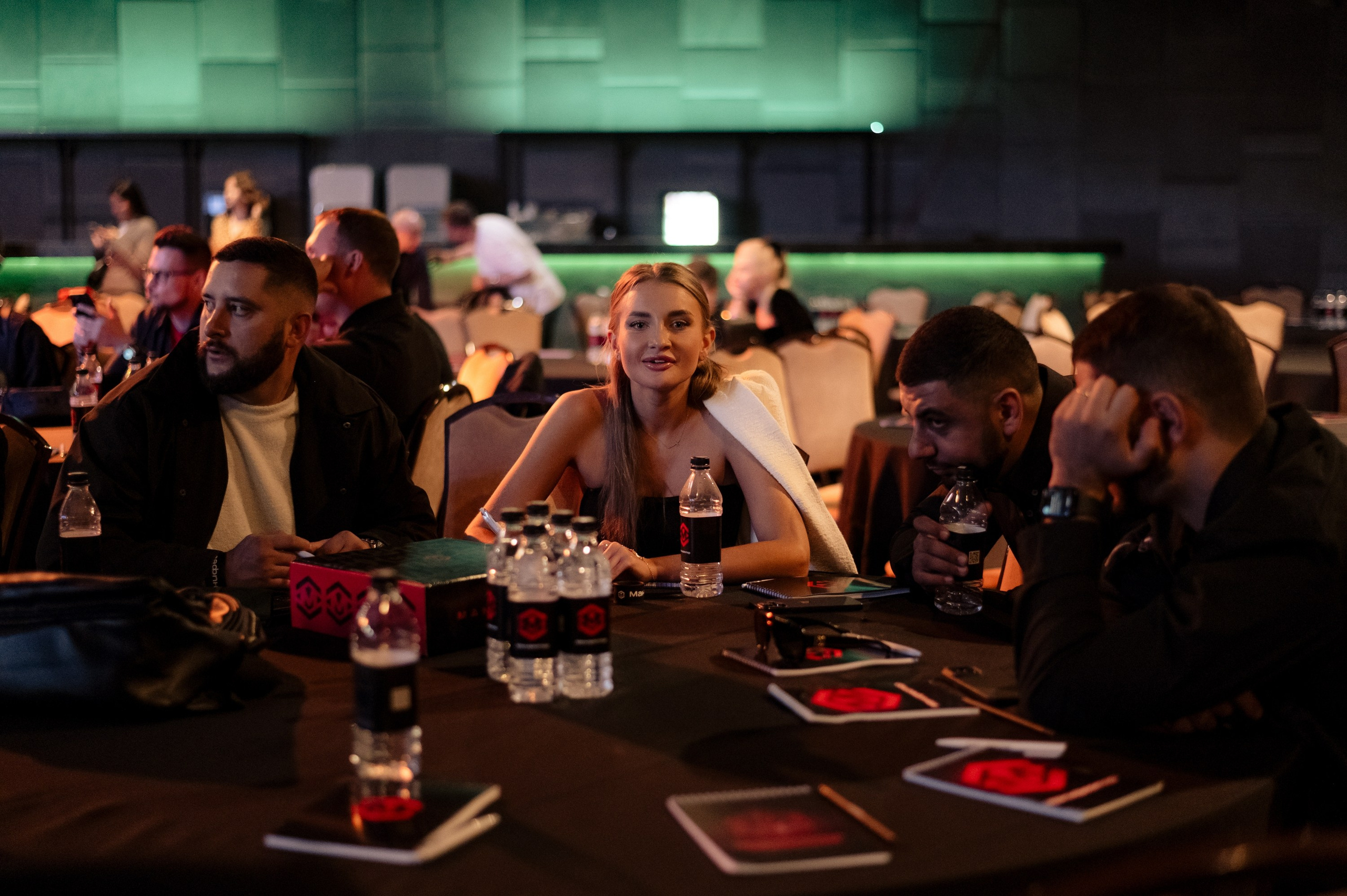 Манифестор. Фотограф в Москве. Антон S