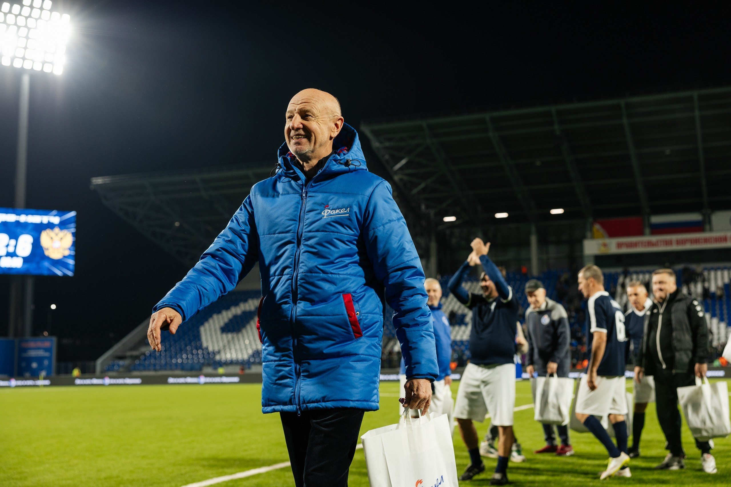 Ретро-матч «Факел» — сборная СССР и России. Свадебный и репортажный фотограф в Воронеже Сергей Максимов