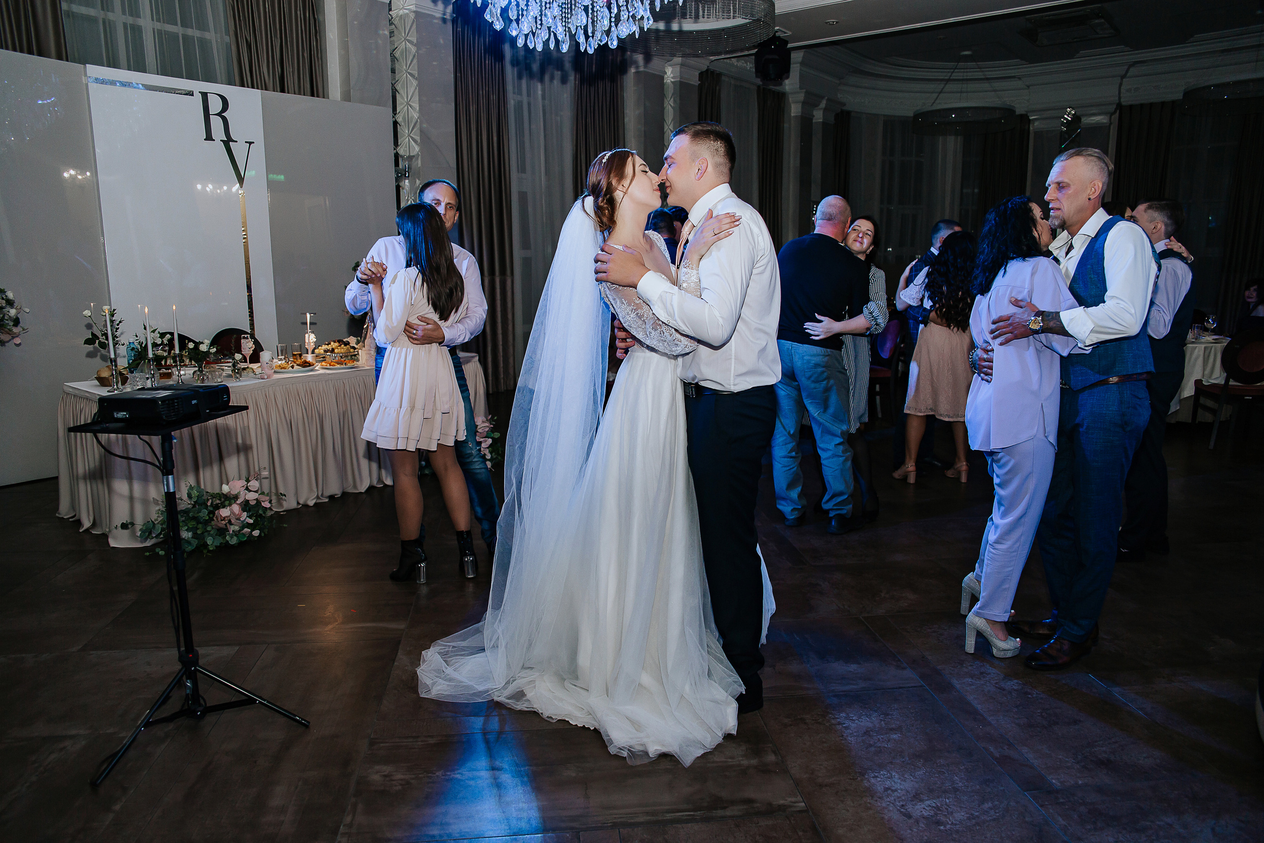 Валерия и Роиан. Свадебный фотограф в Омске Яна Савина