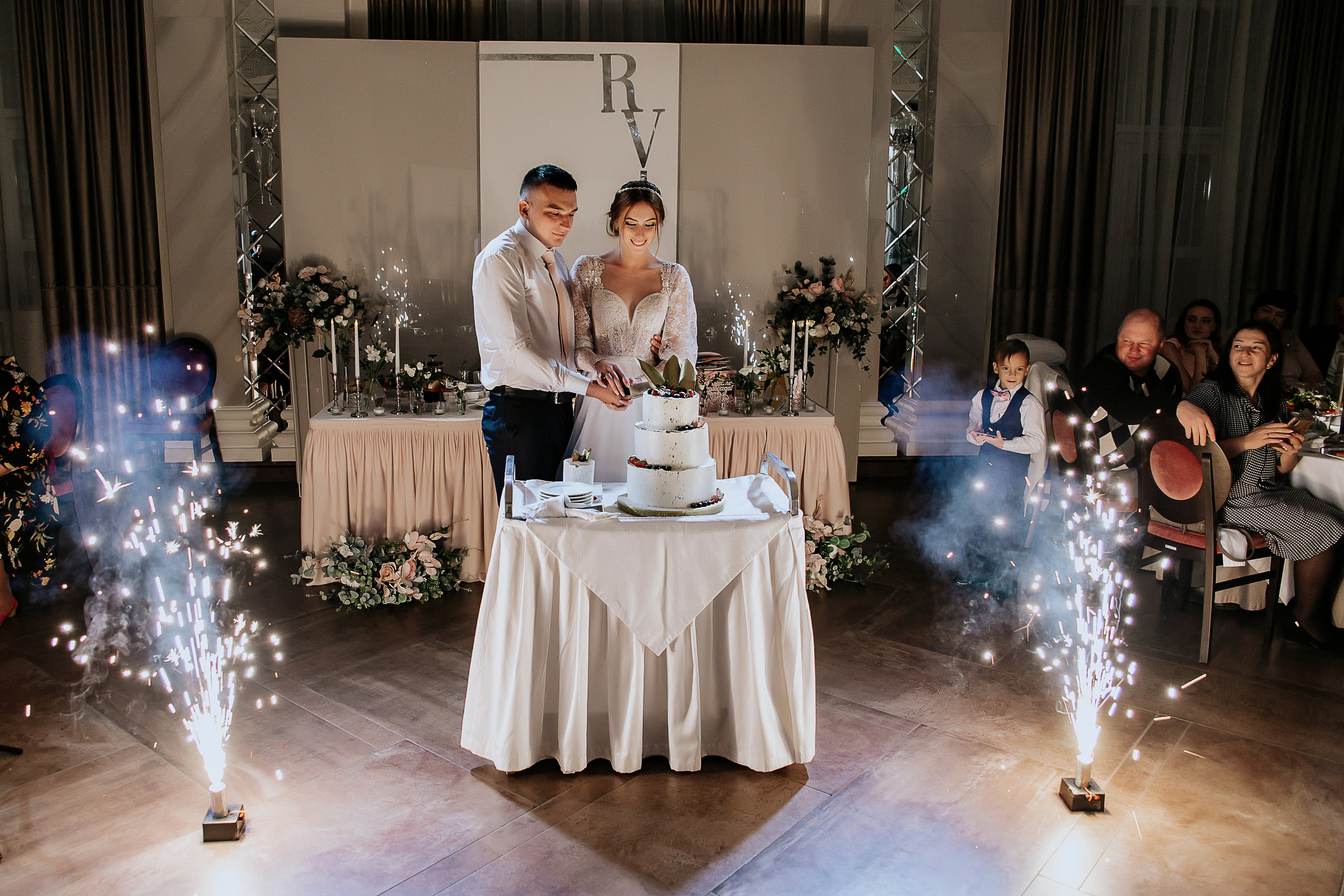 Валерия и Роиан. Свадебный фотограф в Омске Яна Савина