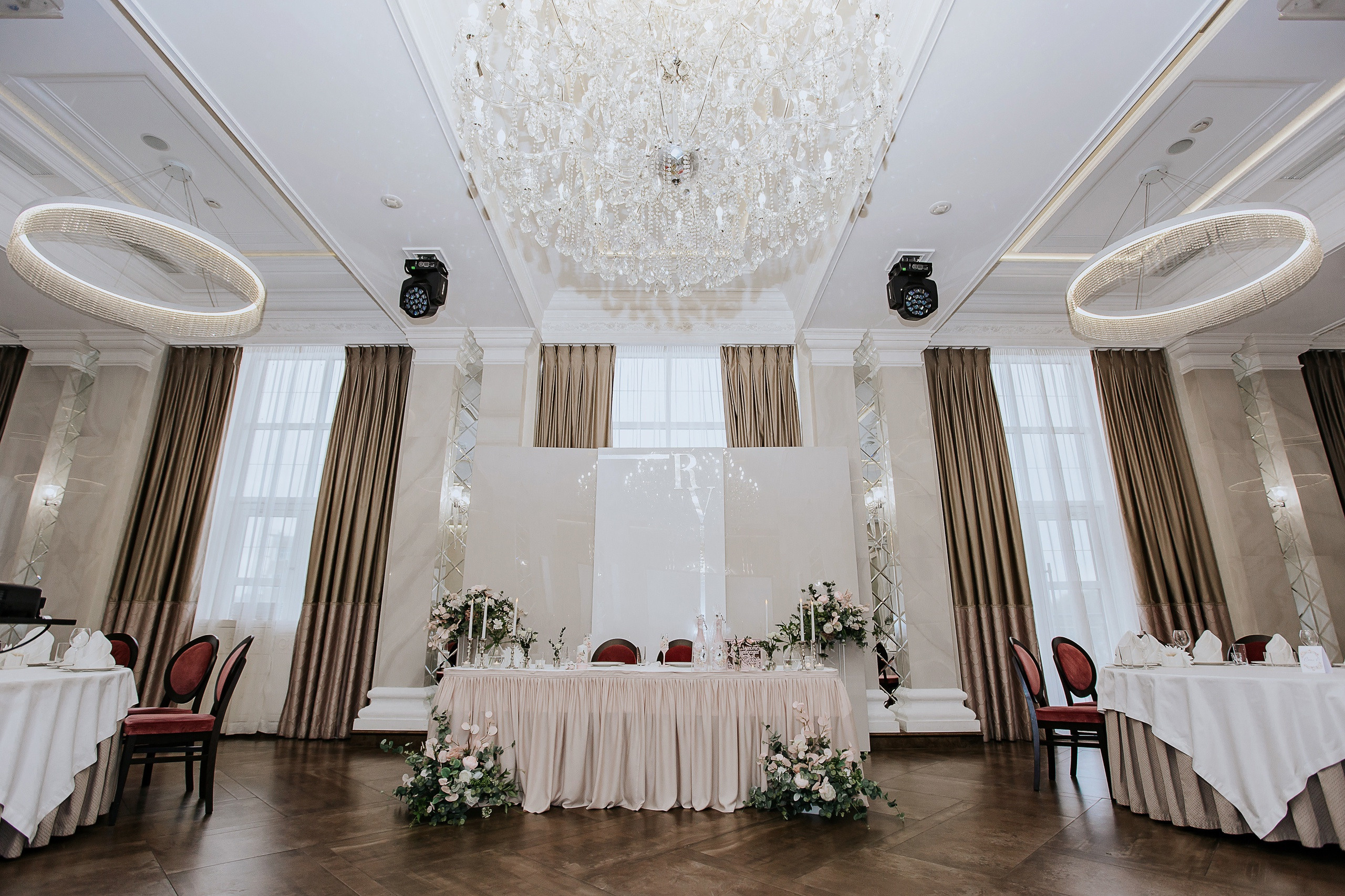 Валерия и Роиан. Свадебный фотограф в Омске Яна Савина