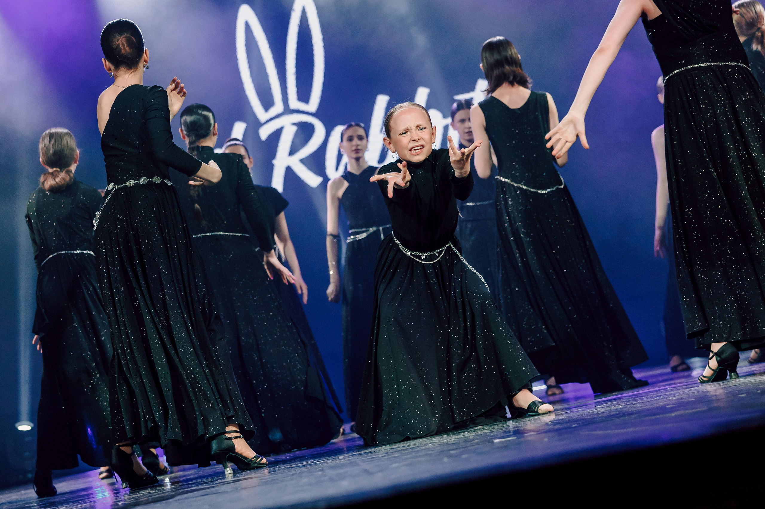 Отчётный концерт танцевальной школы «Red Rabbits» 2025. Лёшка Варзегов — фотограф