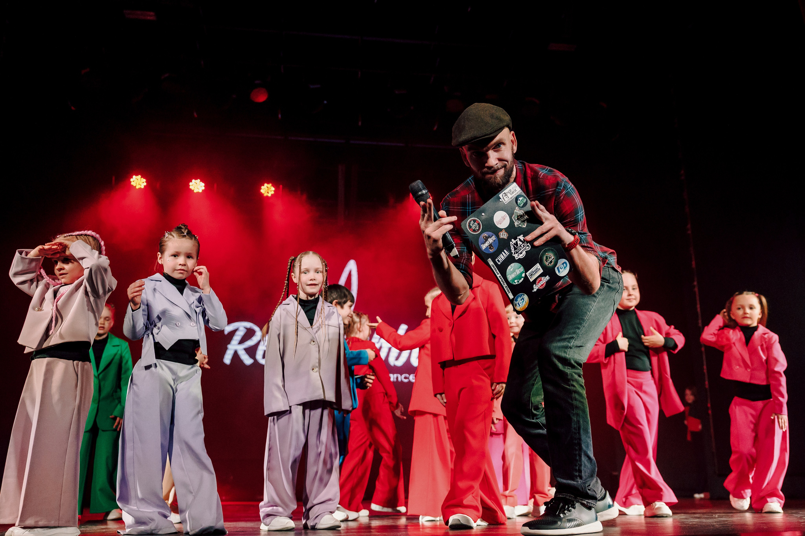 Отчётный концерт танцевальной школы «Red Rabbits» 2025. Лёшка Варзегов — фотограф